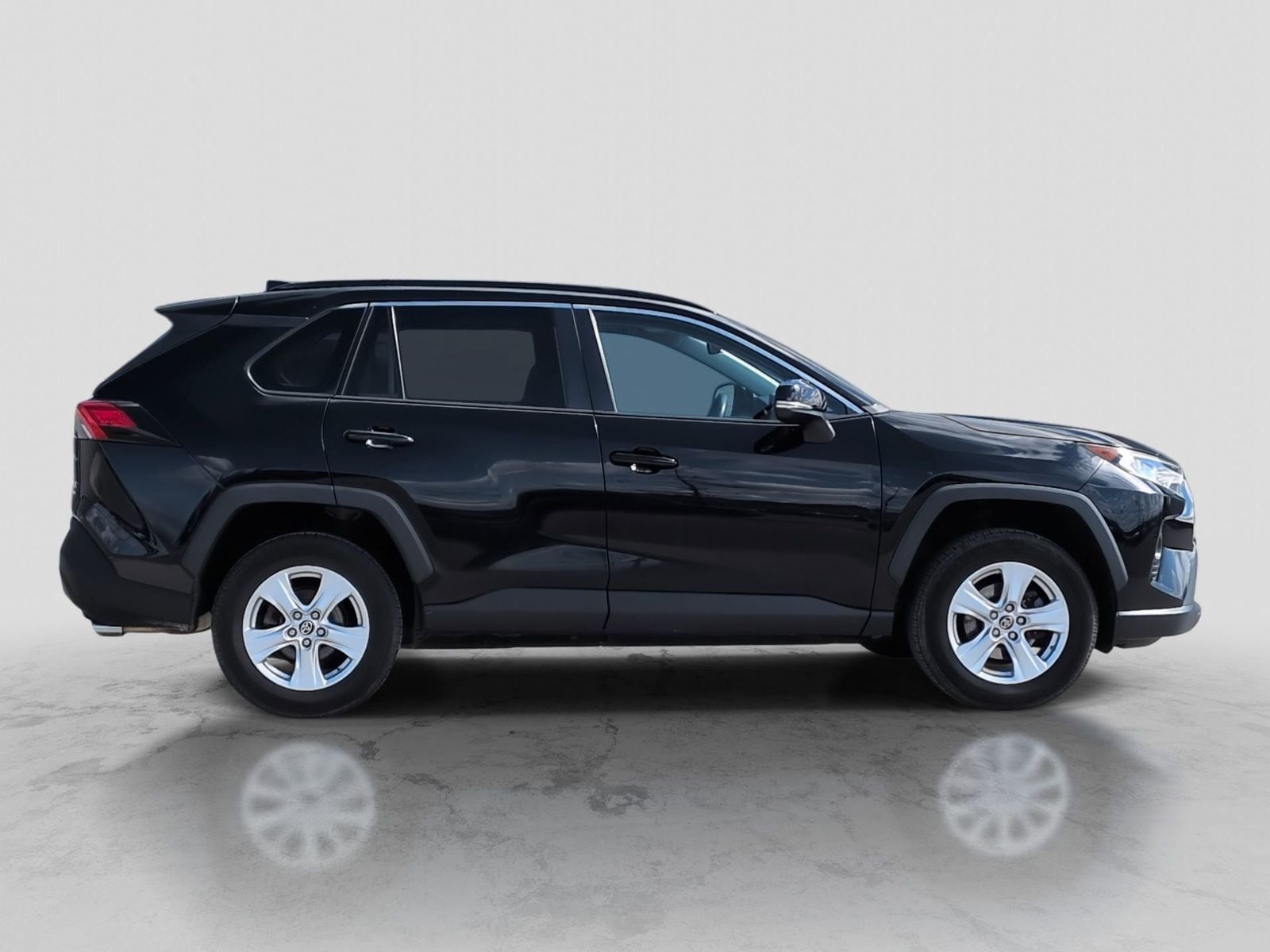 Thumbnail: 2019 Toyota RAV4 - 9