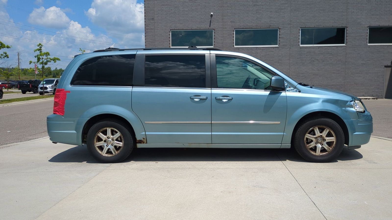 Thumbnail: 2009 Chrysler Town & Country - 10