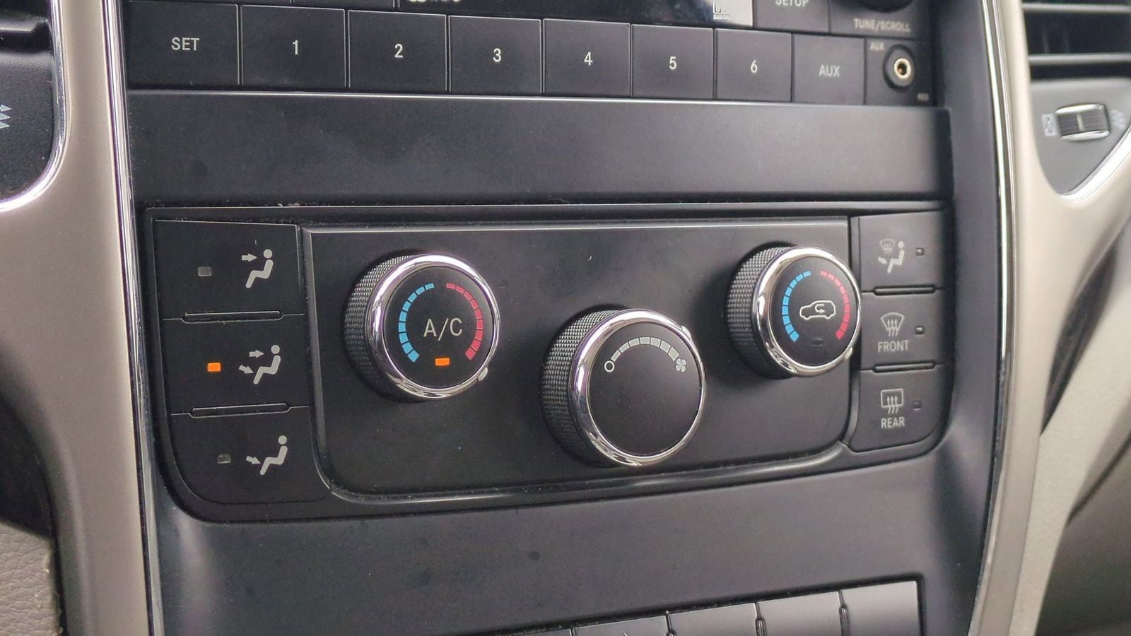 Thumbnail: 2012 Jeep Grand Cherokee - 30