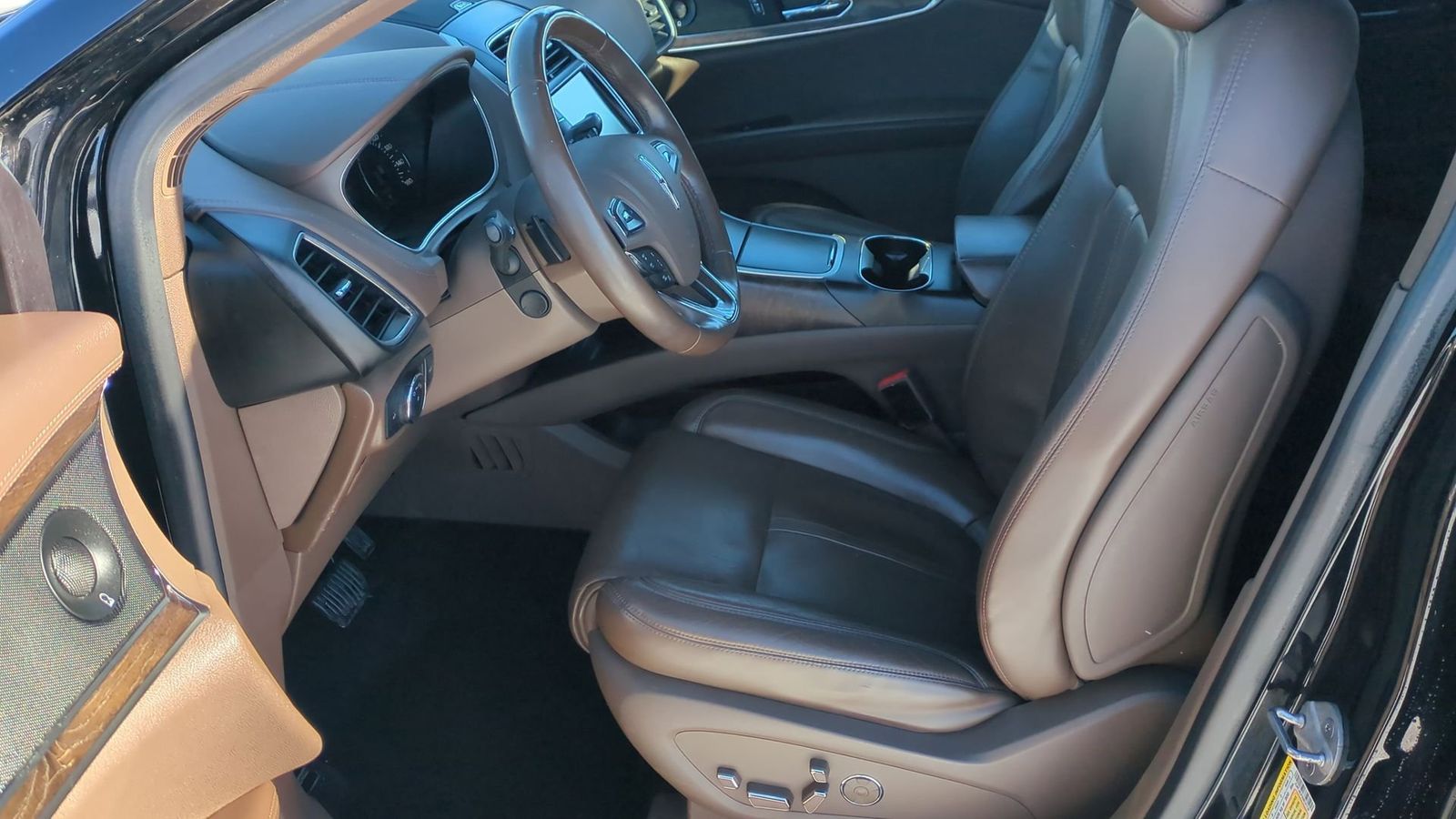 Thumbnail: 2016 Lincoln MKX - 17