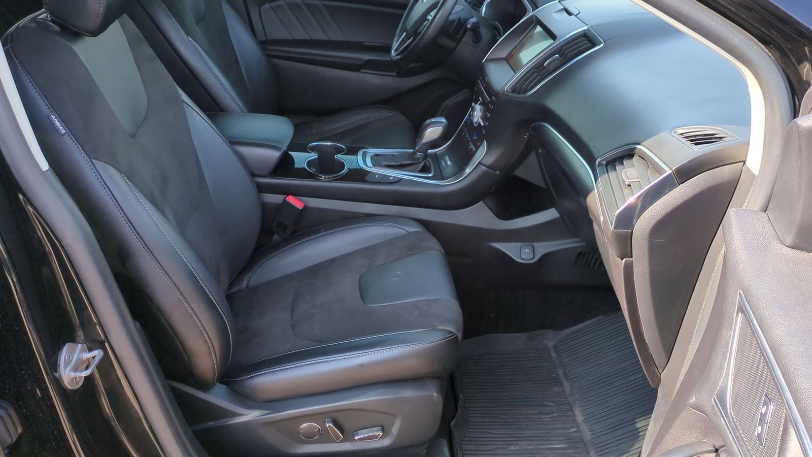 Thumbnail: 2017 Ford Edge - 22