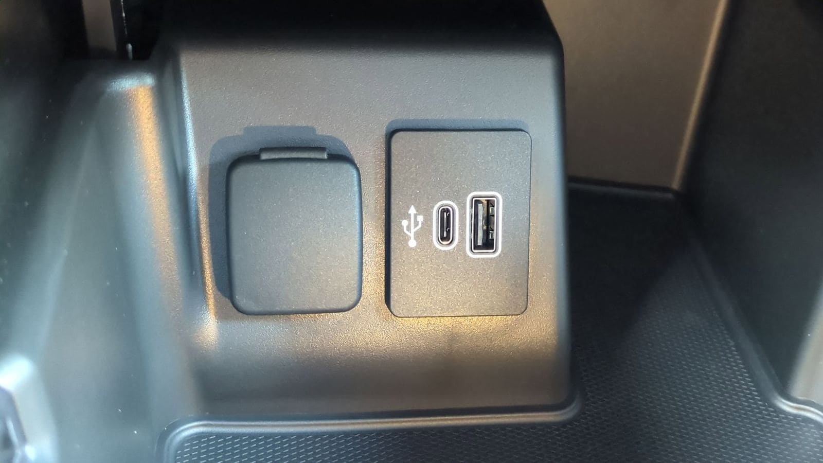 Thumbnail: 2025 Ford Explorer - 30