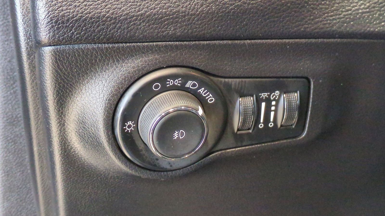 Thumbnail: 2020 Jeep Compass - 18