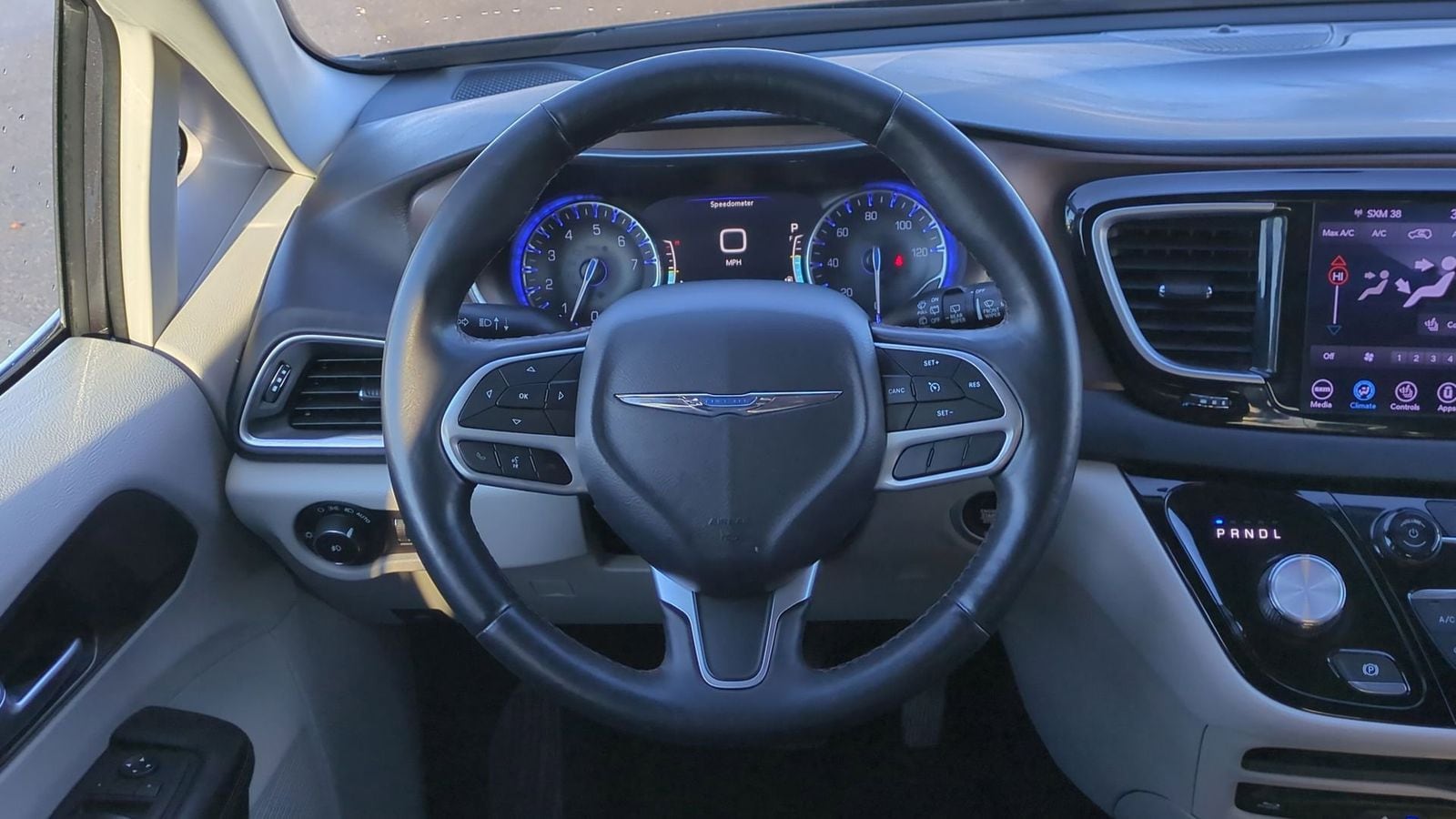 Thumbnail: 2018 Chrysler Pacifica - 24