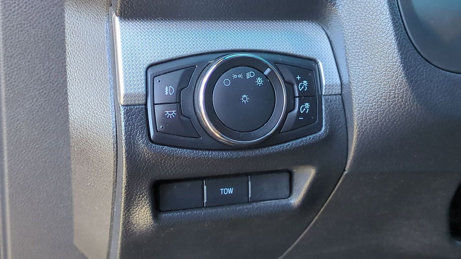 Thumbnail: 2015 Ford Explorer - 14