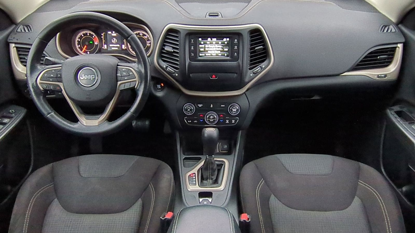 Thumbnail: 2016 Jeep Cherokee - 15