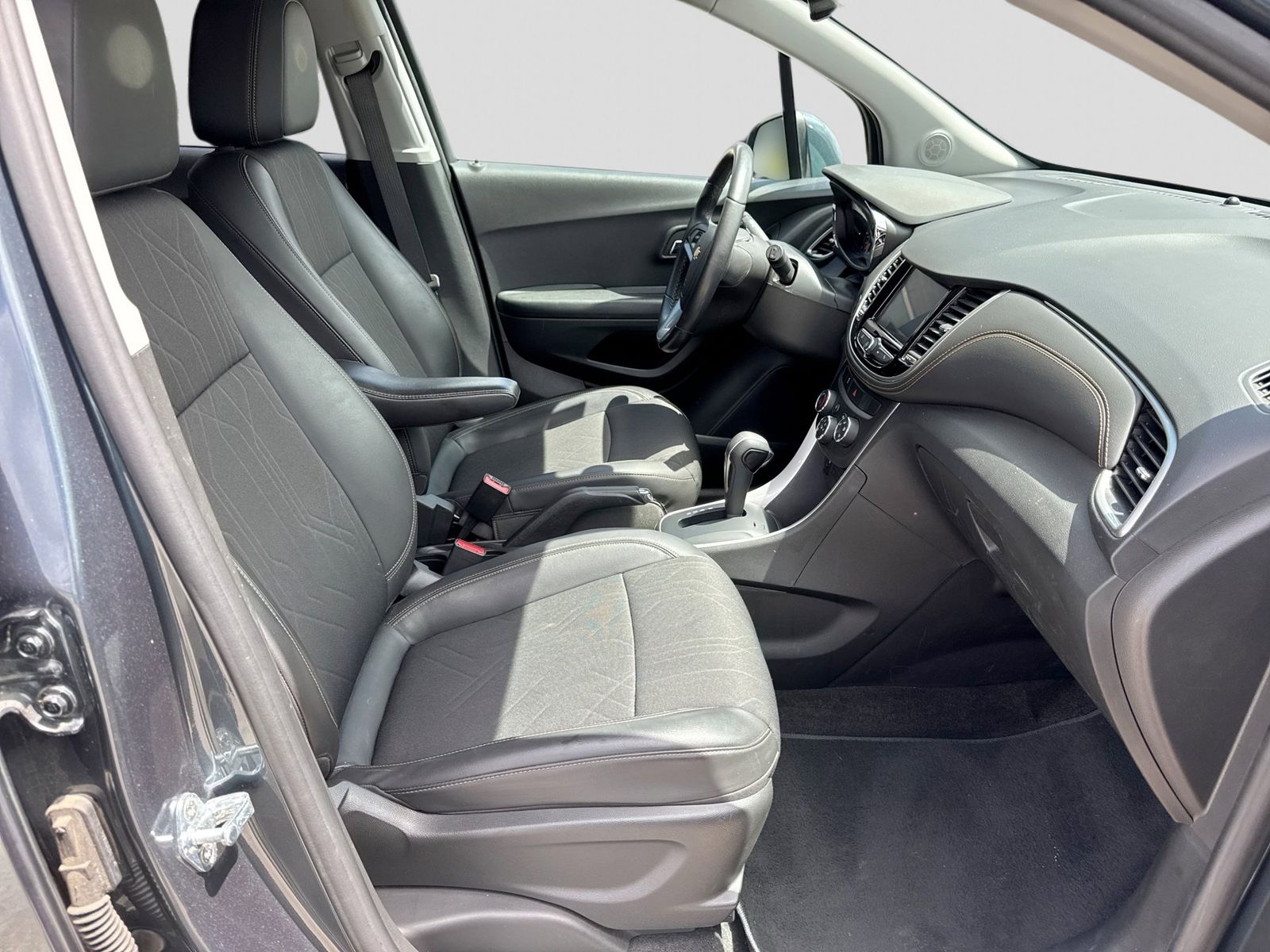 Thumbnail: 2022 Chevrolet Trax - 23