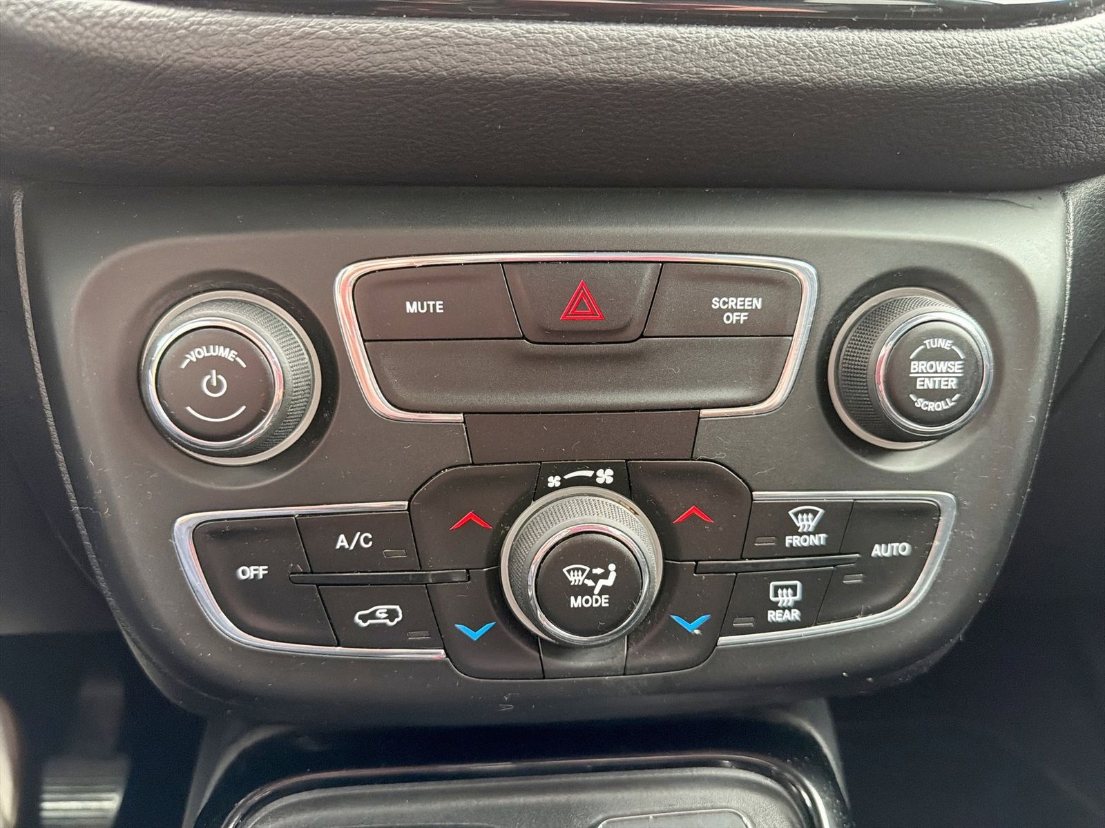 Thumbnail: 2018 Jeep Compass - 28