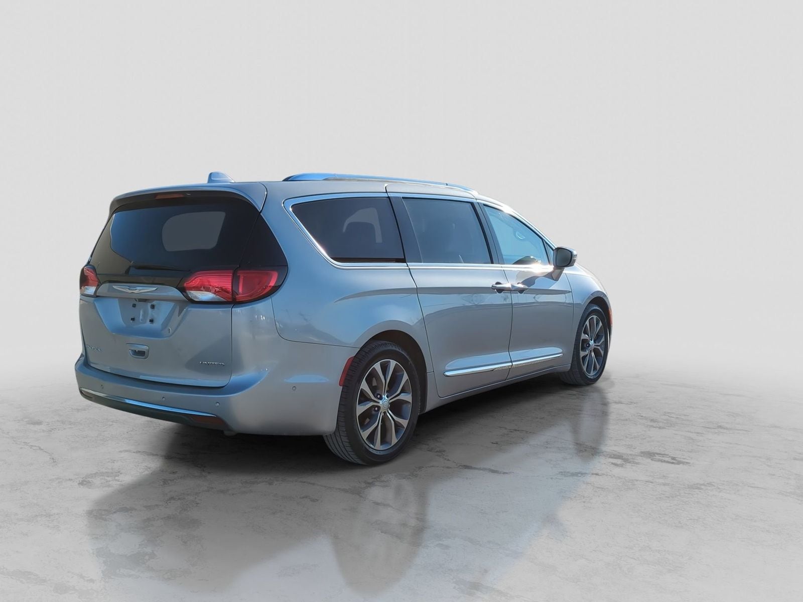 Thumbnail: 2017 Chrysler Pacifica - 8
