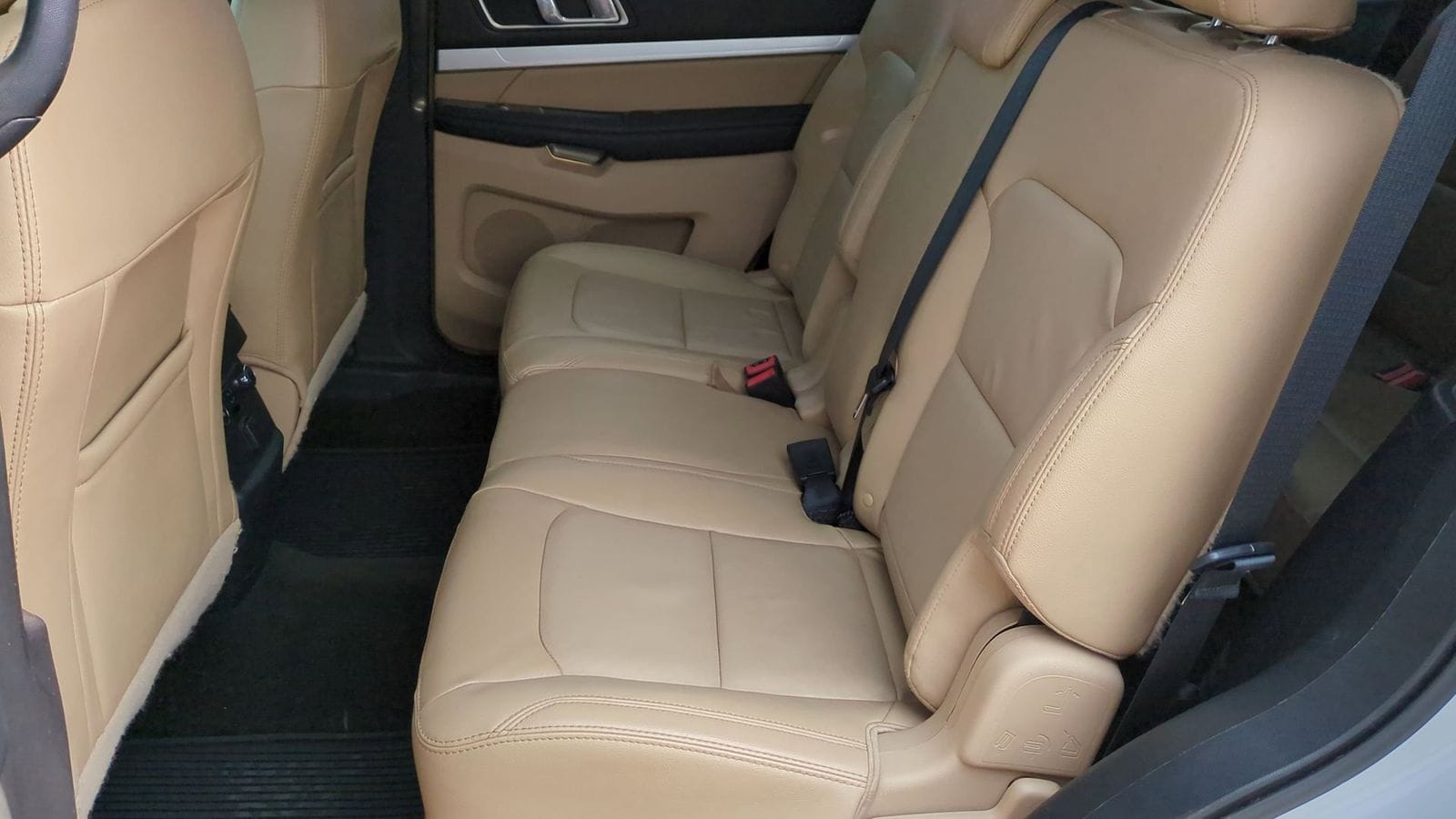 Thumbnail: 2016 Ford Explorer - 21