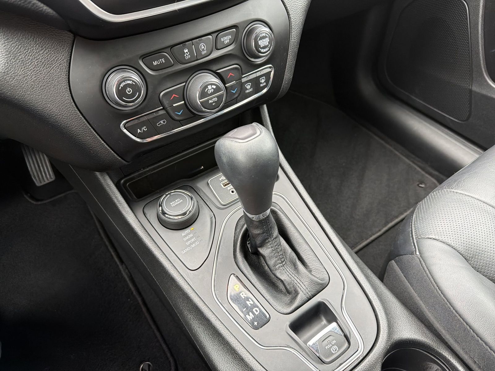 Thumbnail: 2021 Jeep Cherokee - 34