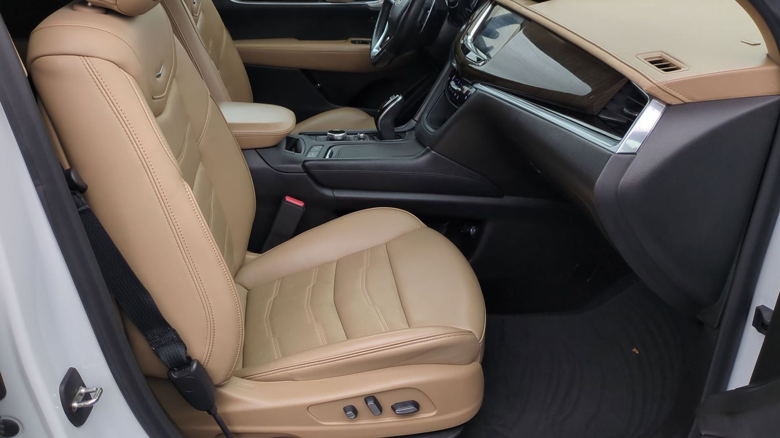 Thumbnail: 2021 Cadillac XT6 - 24