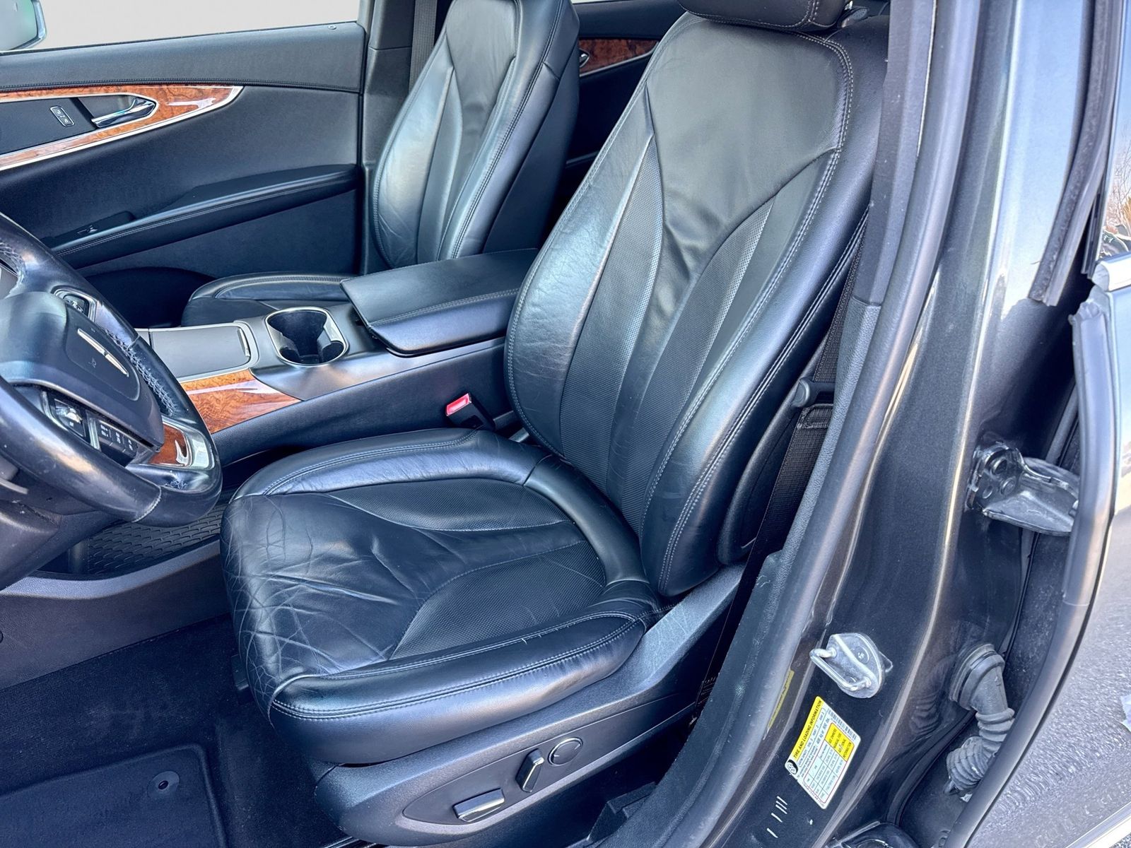Thumbnail: 2019 Lincoln Nautilus - 15