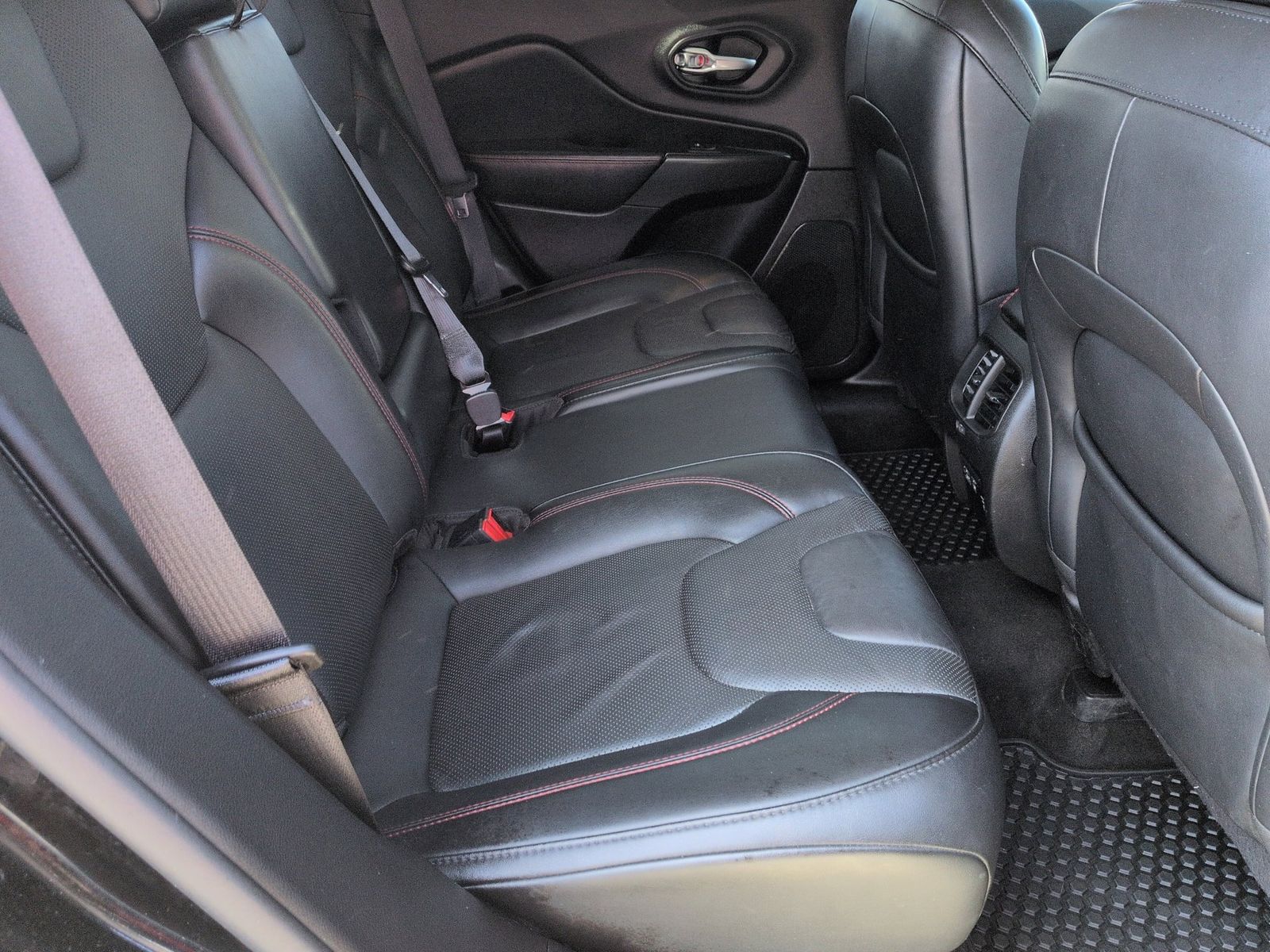 Thumbnail: 2021 Jeep Cherokee - 27