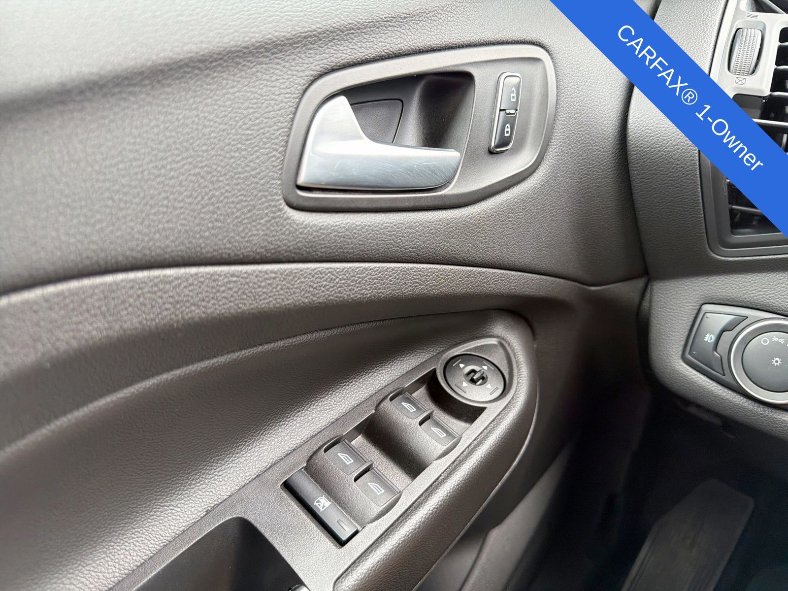 Thumbnail: 2016 Ford Escape - 20
