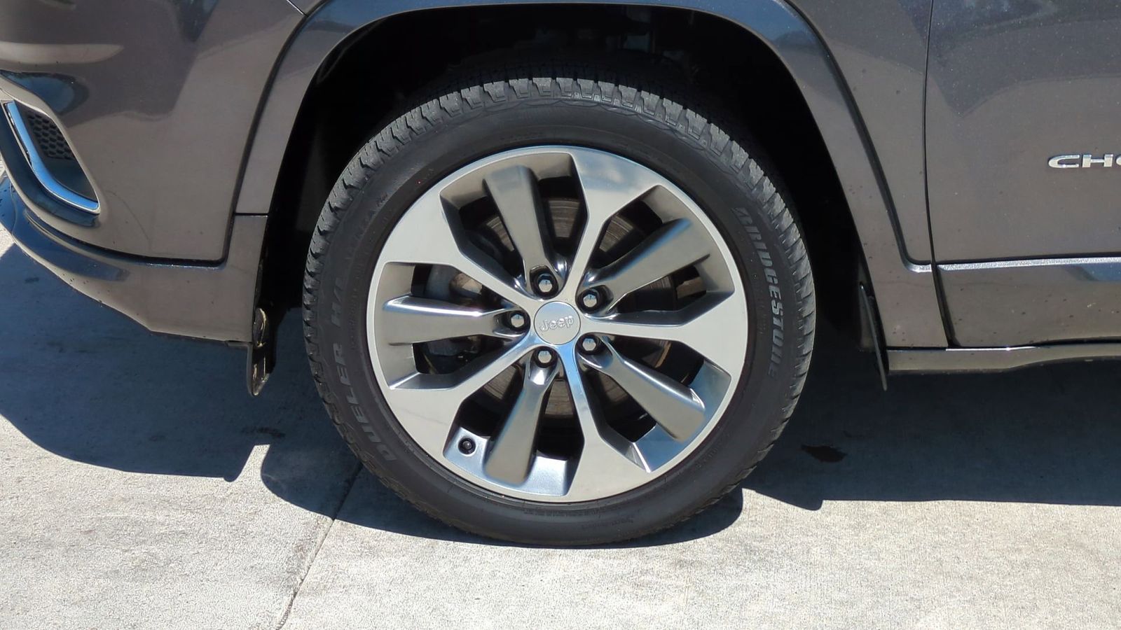2019 Jeep Cherokee Overland 14