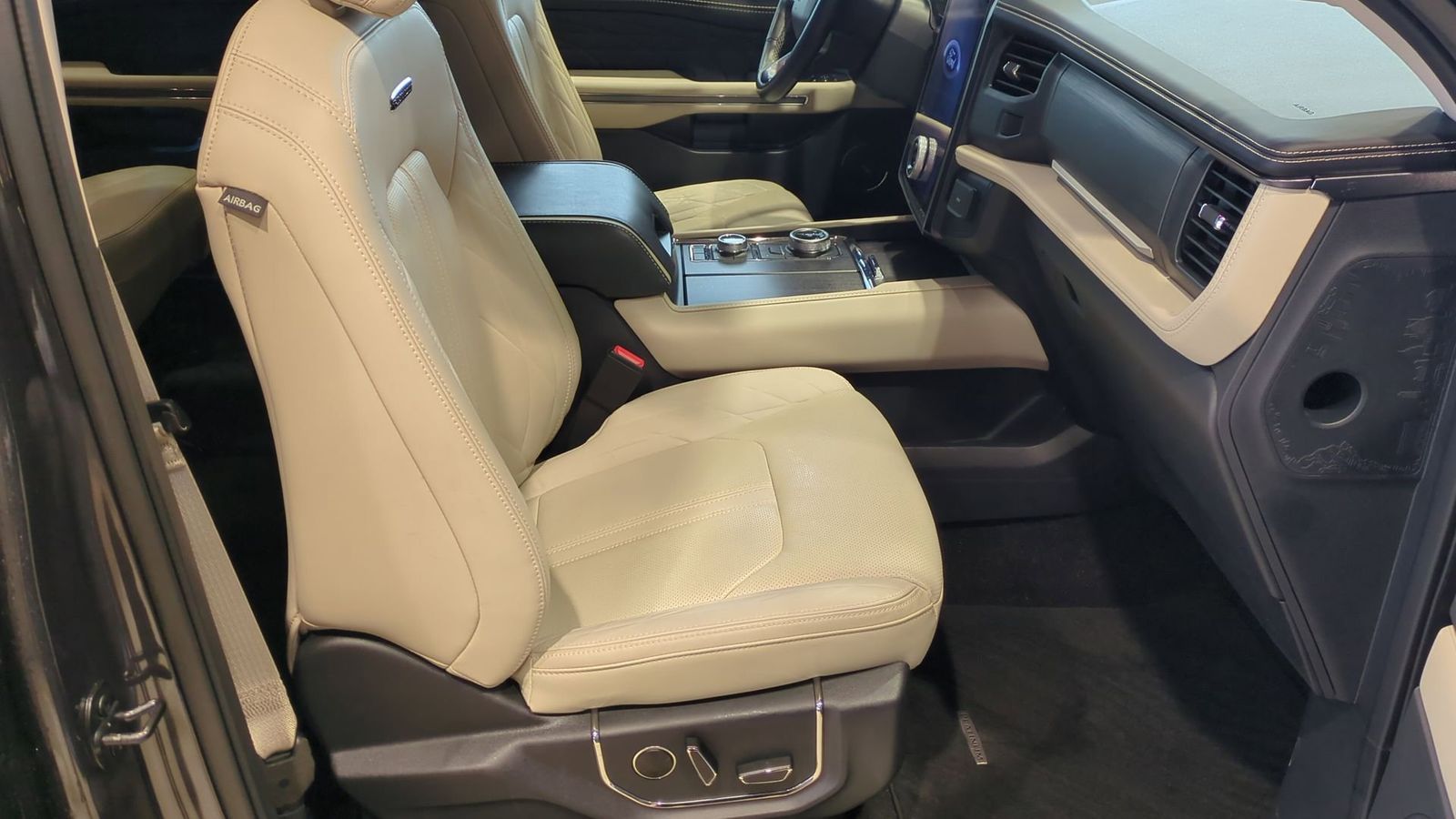 Thumbnail: 2023 Ford Expedition - 24