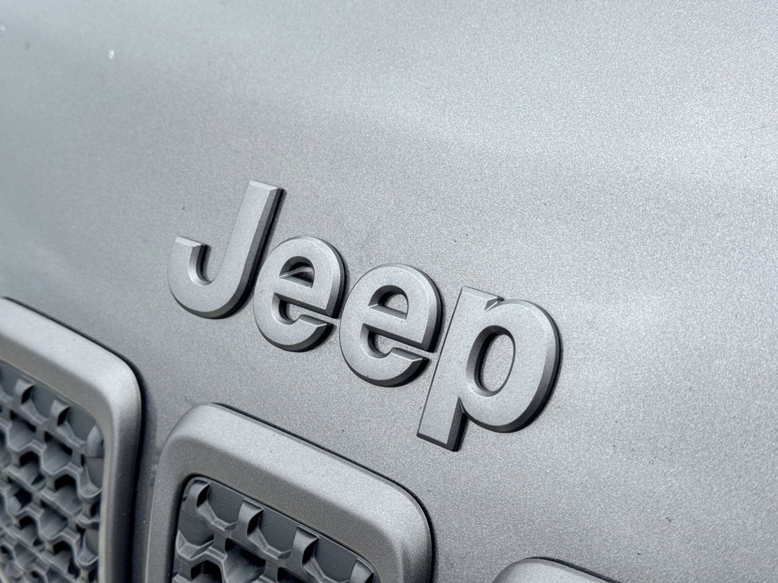 Thumbnail: 2022 Jeep Cherokee - 12