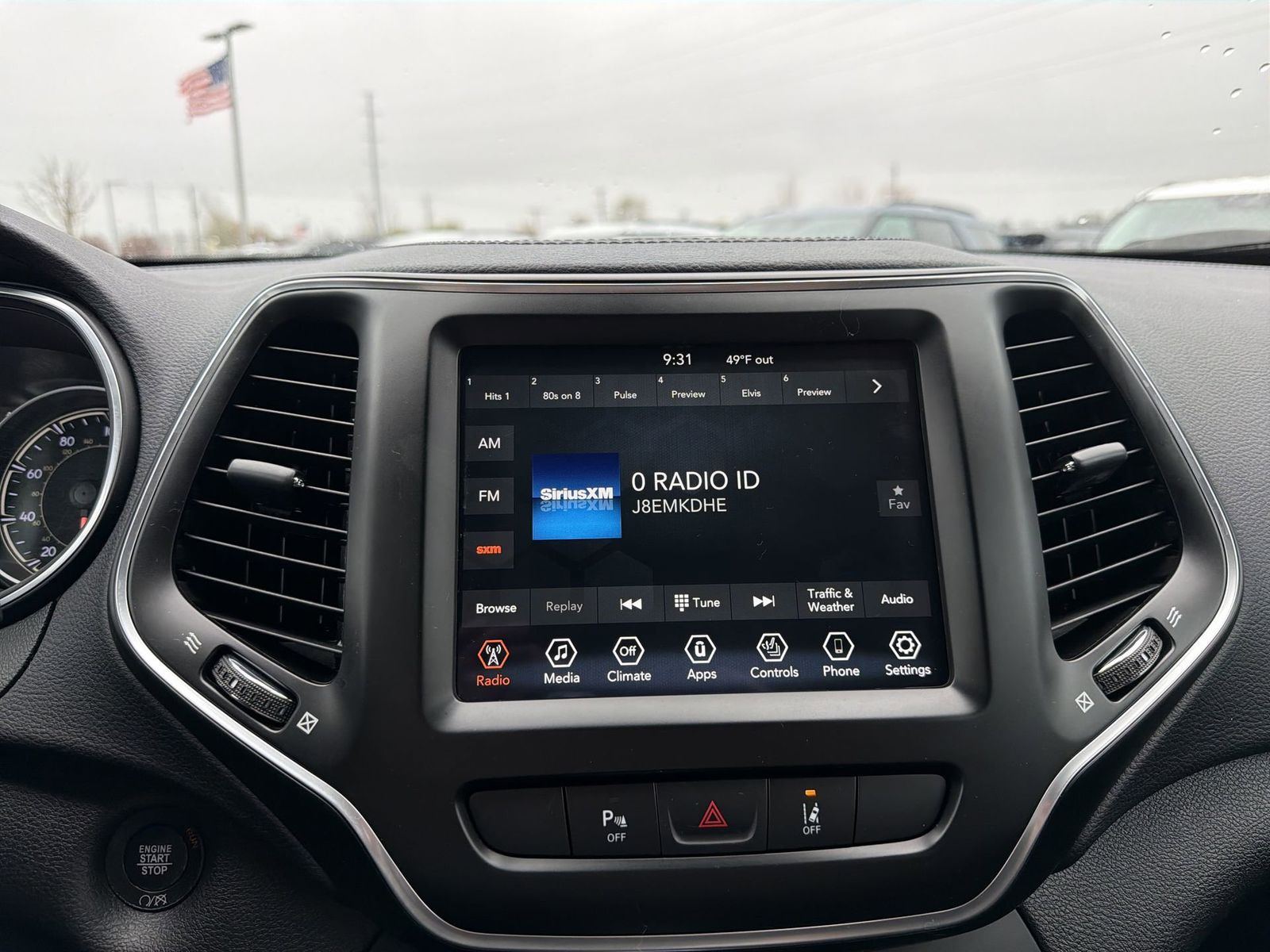 Thumbnail: 2021 Jeep Cherokee - 30