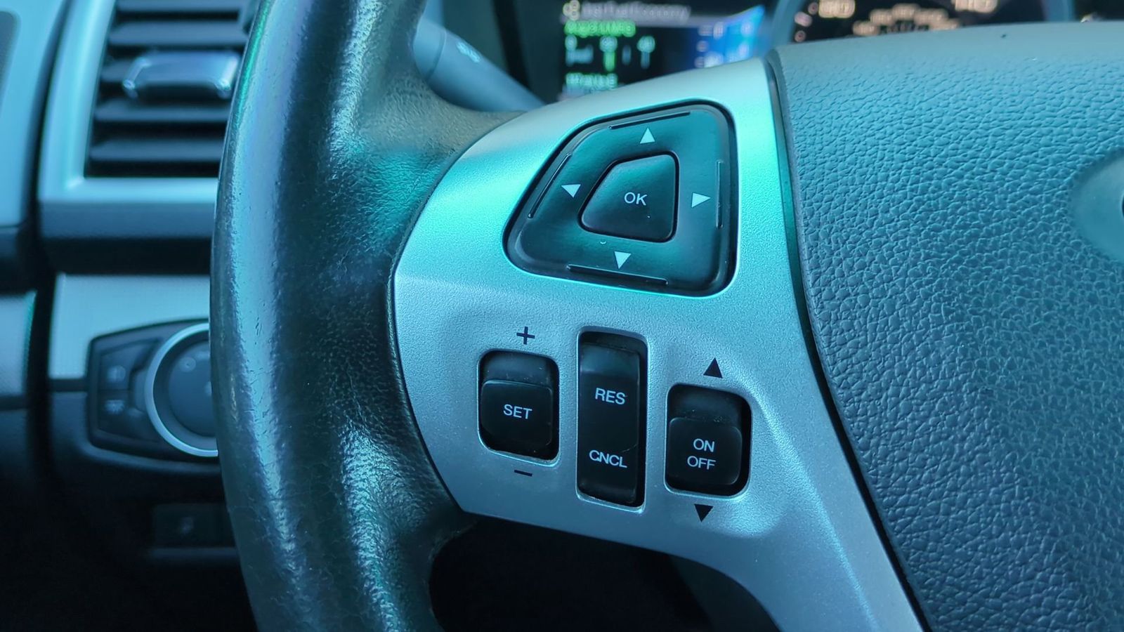 Thumbnail: 2015 Ford Explorer - 29