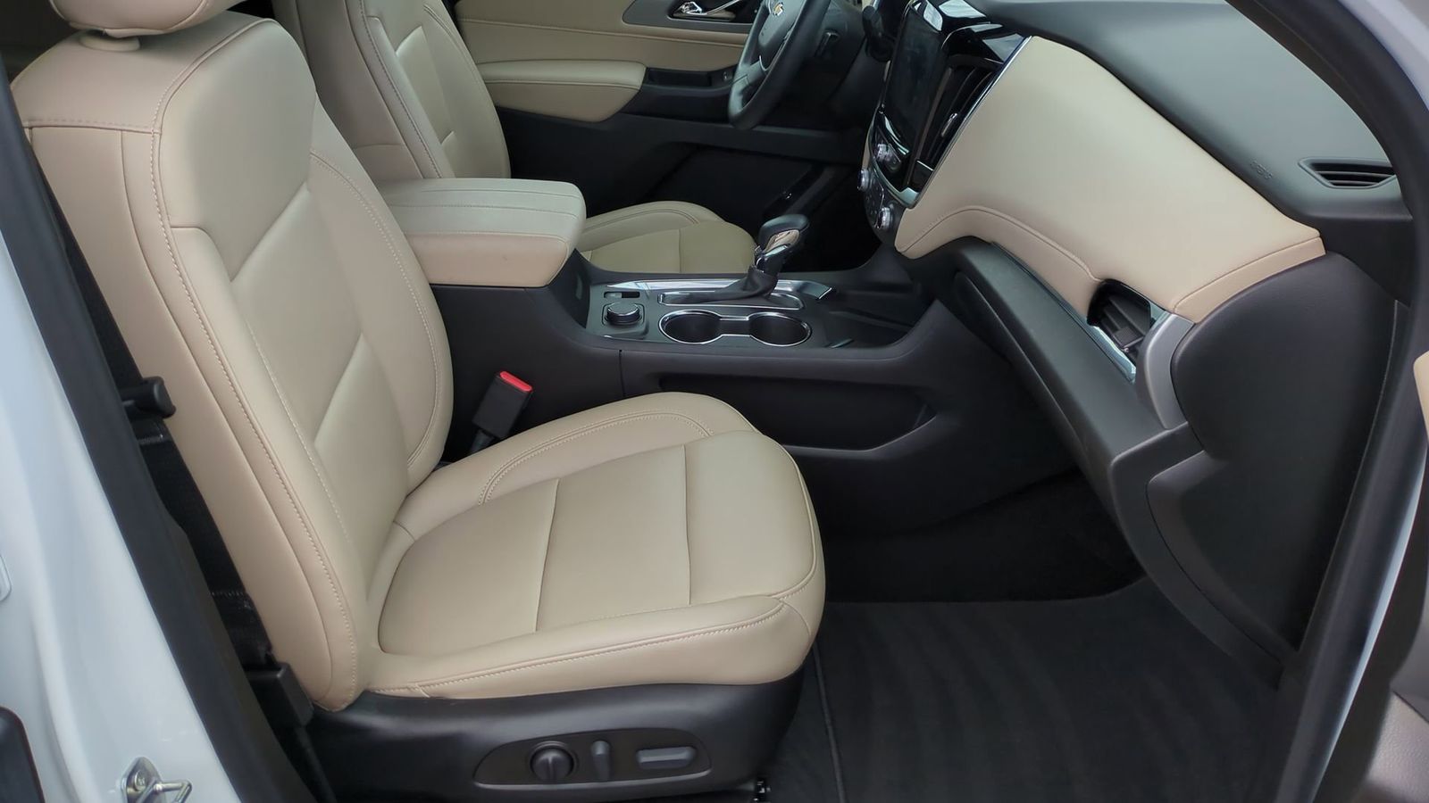 Thumbnail: 2023 Chevrolet Traverse - 41