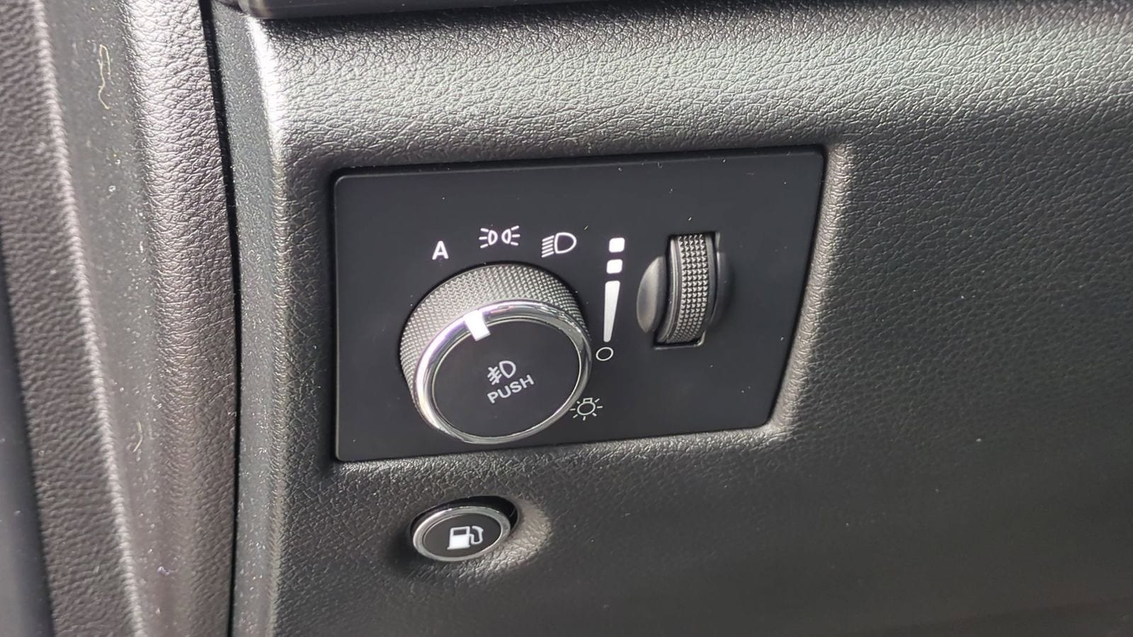 Thumbnail: 2022 Jeep Grand Cherokee - 19