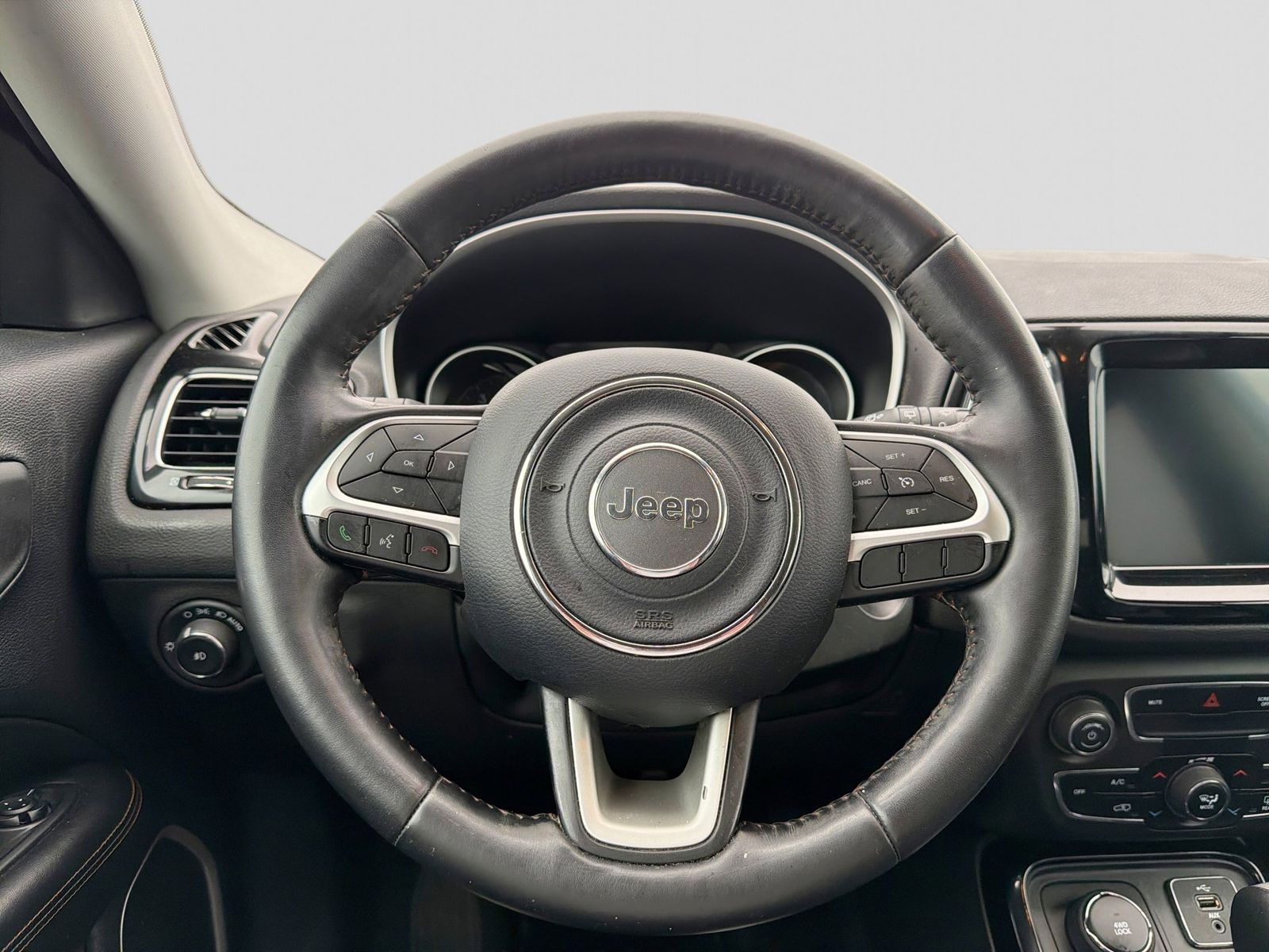 Thumbnail: 2018 Jeep Compass - 23