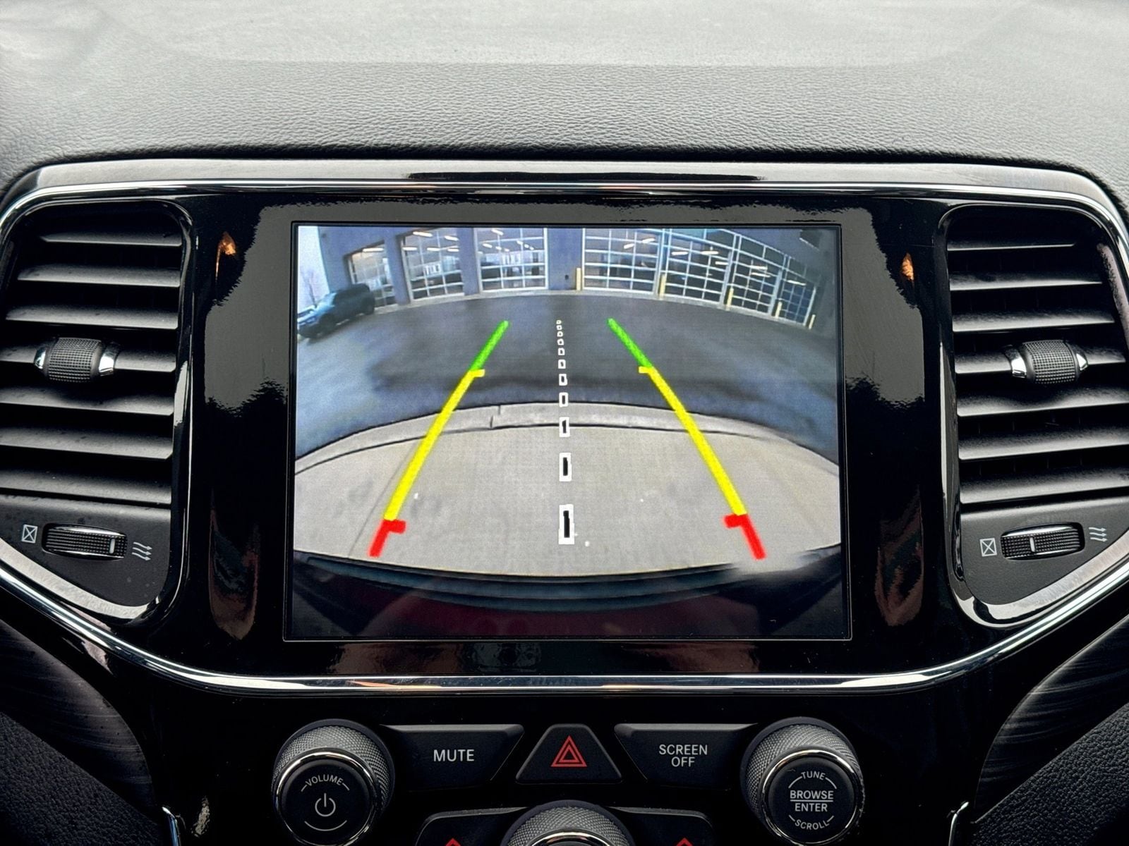 Thumbnail: 2022 Jeep Grand Cherokee - 33