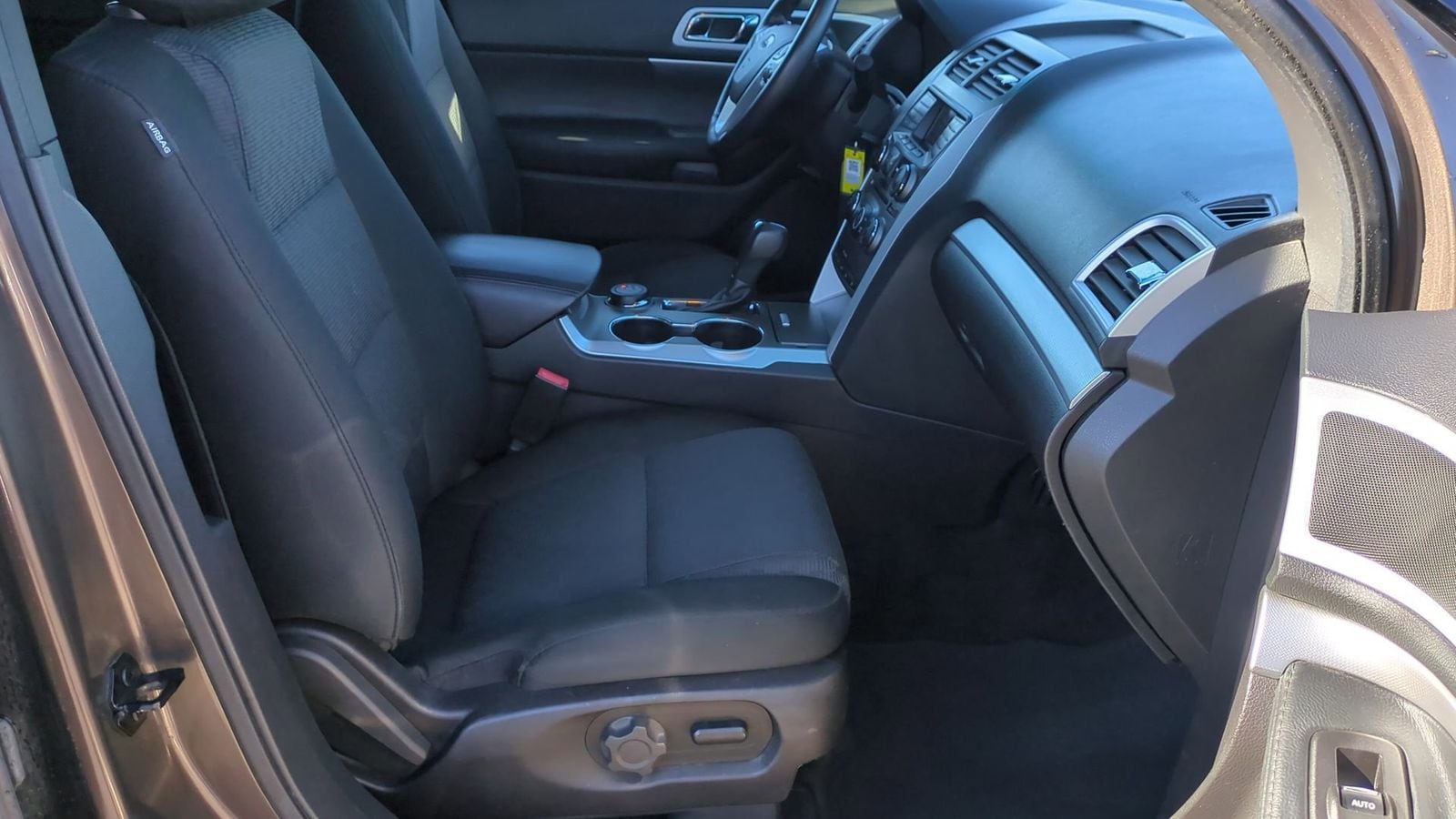 Thumbnail: 2015 Ford Explorer - 19