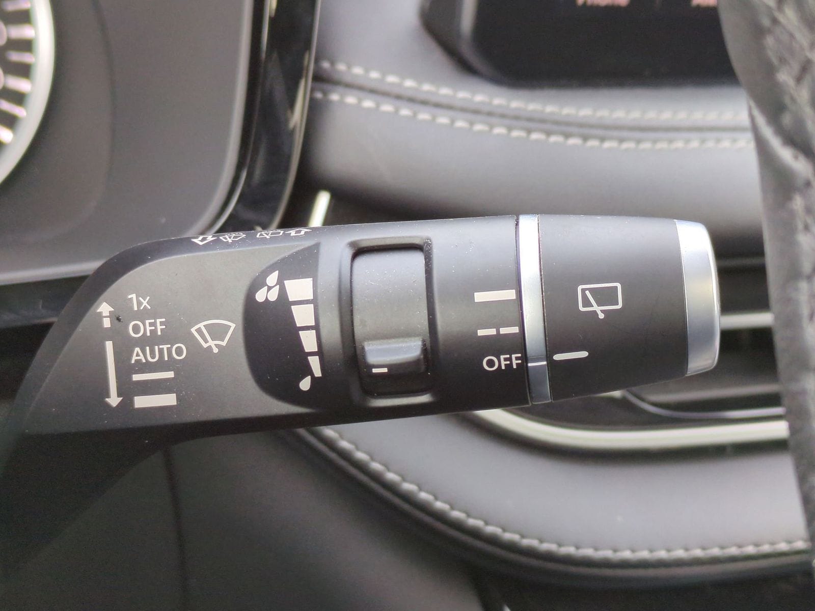 Thumbnail: 2023 INFINITI QX60 - 28