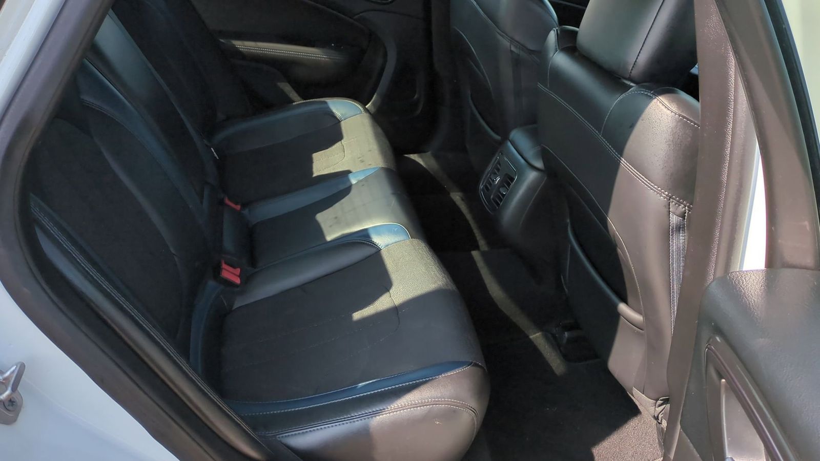 Thumbnail: 2015 Chrysler 200 - 18