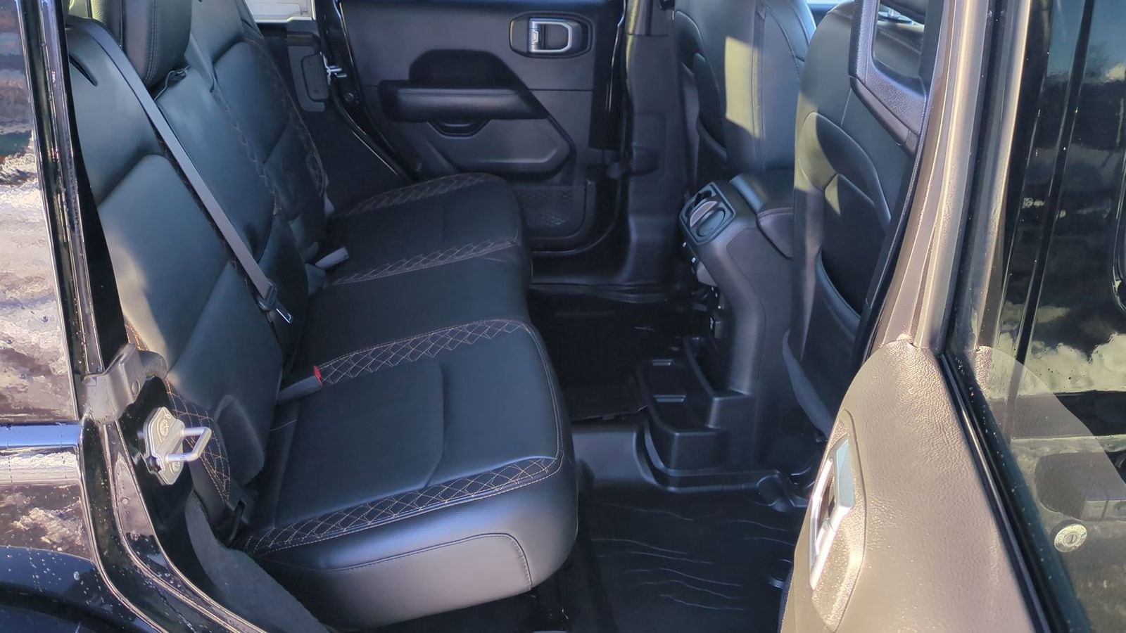 Thumbnail: 2022 Jeep Wrangler - 22