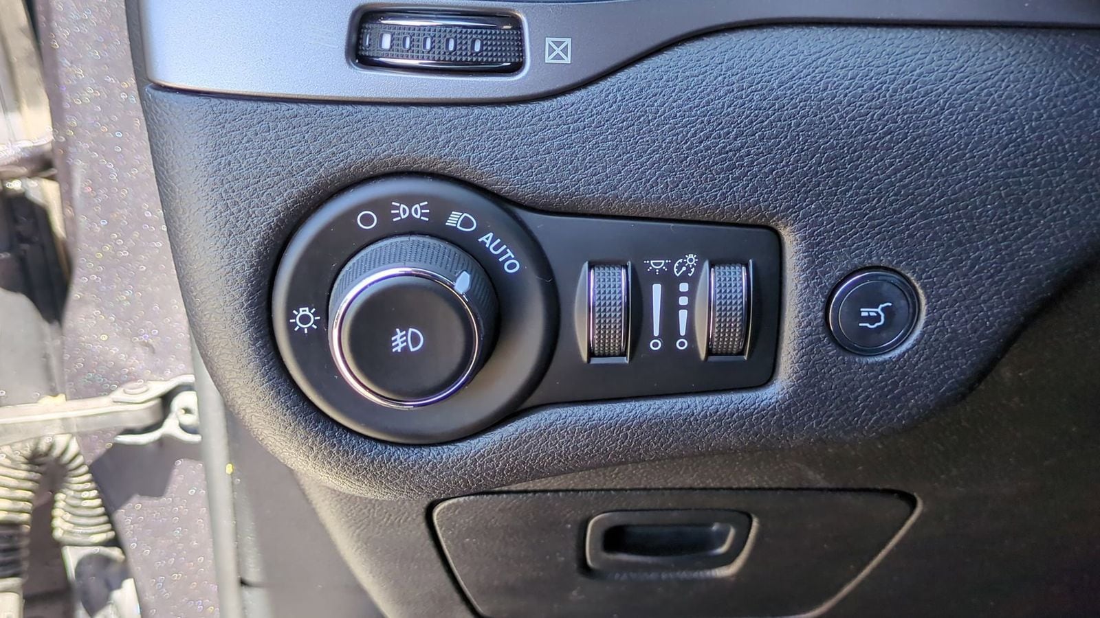 2019 Jeep Cherokee Overland 18