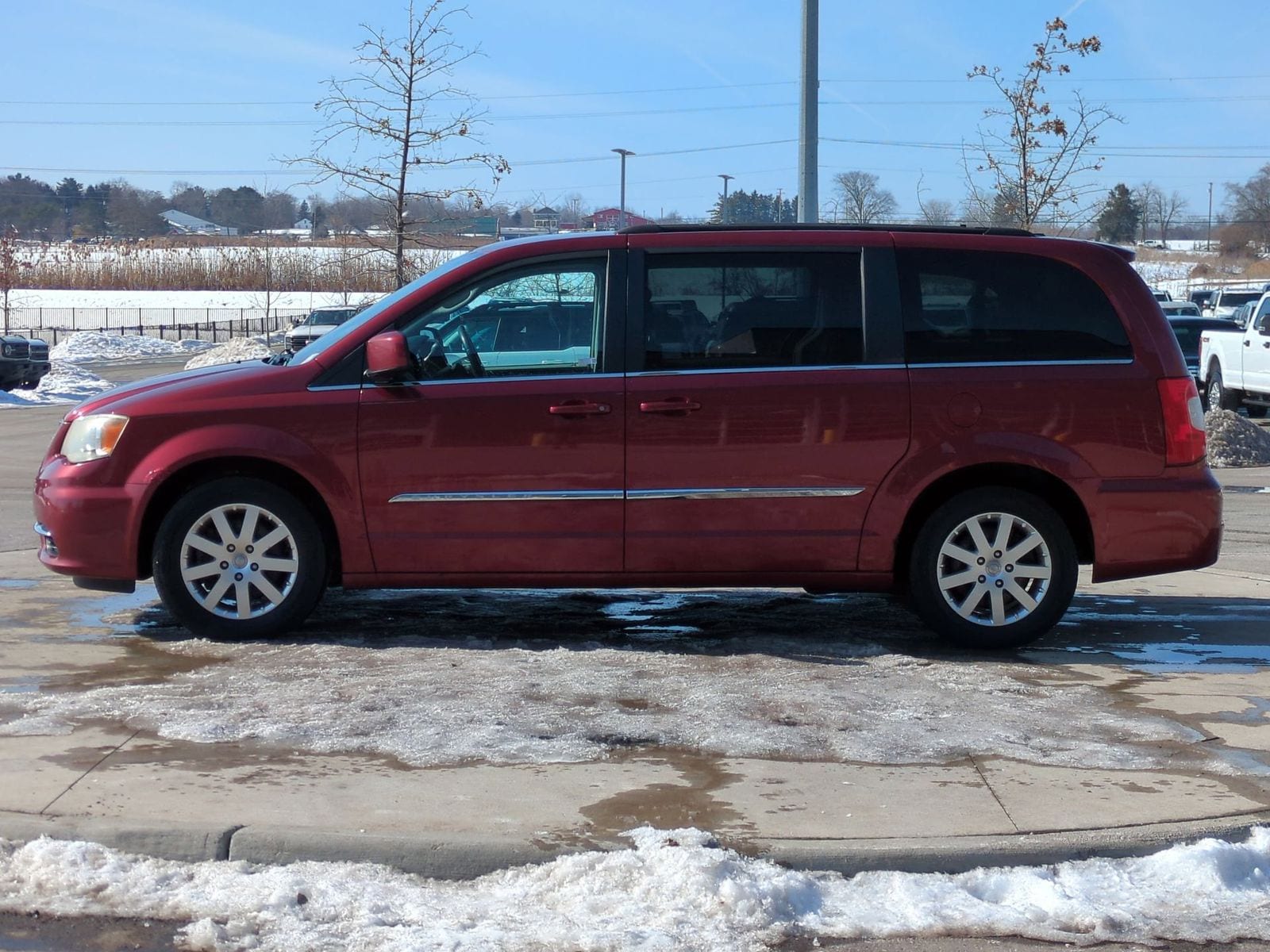 Thumbnail: 2012 Chrysler Town & Country - 3