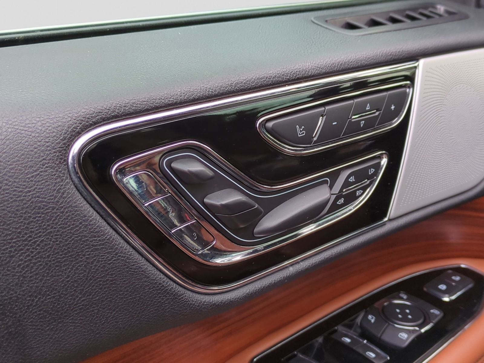 Thumbnail: 2019 Lincoln Navigator - 22