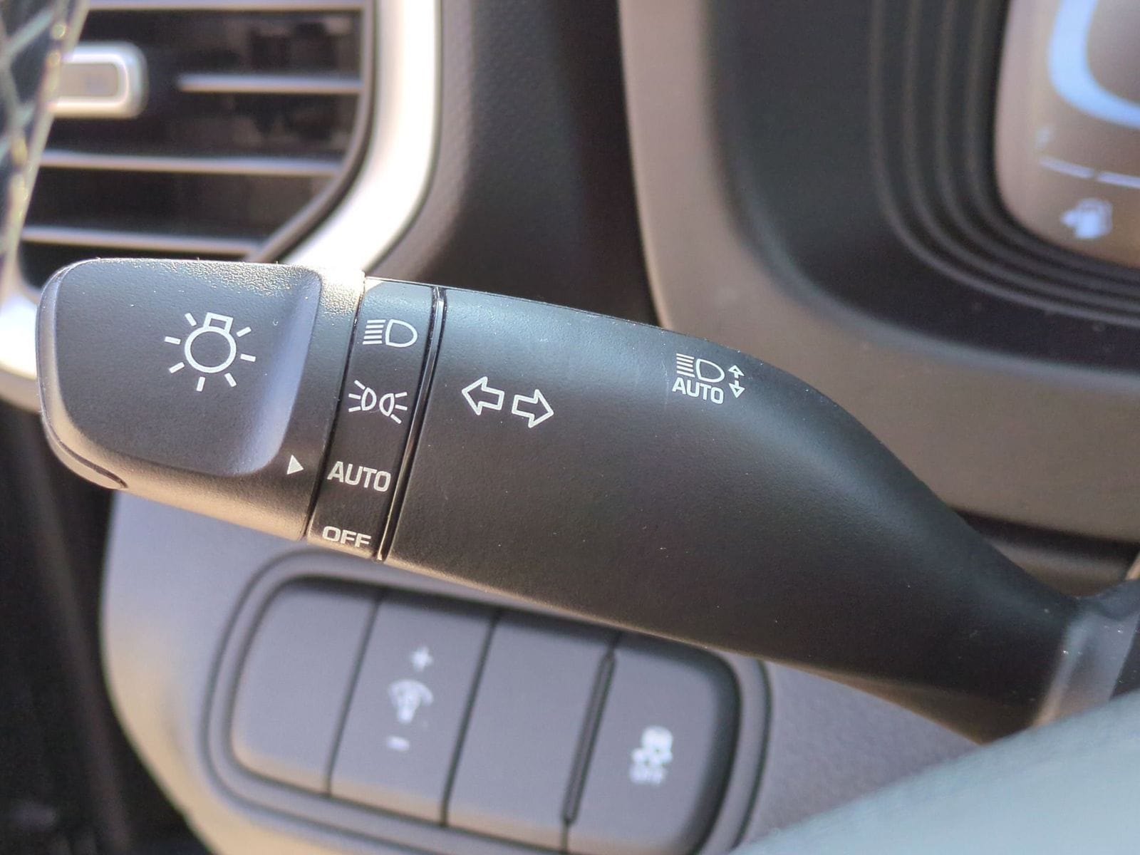 Thumbnail: 2023 Hyundai Venue - 29