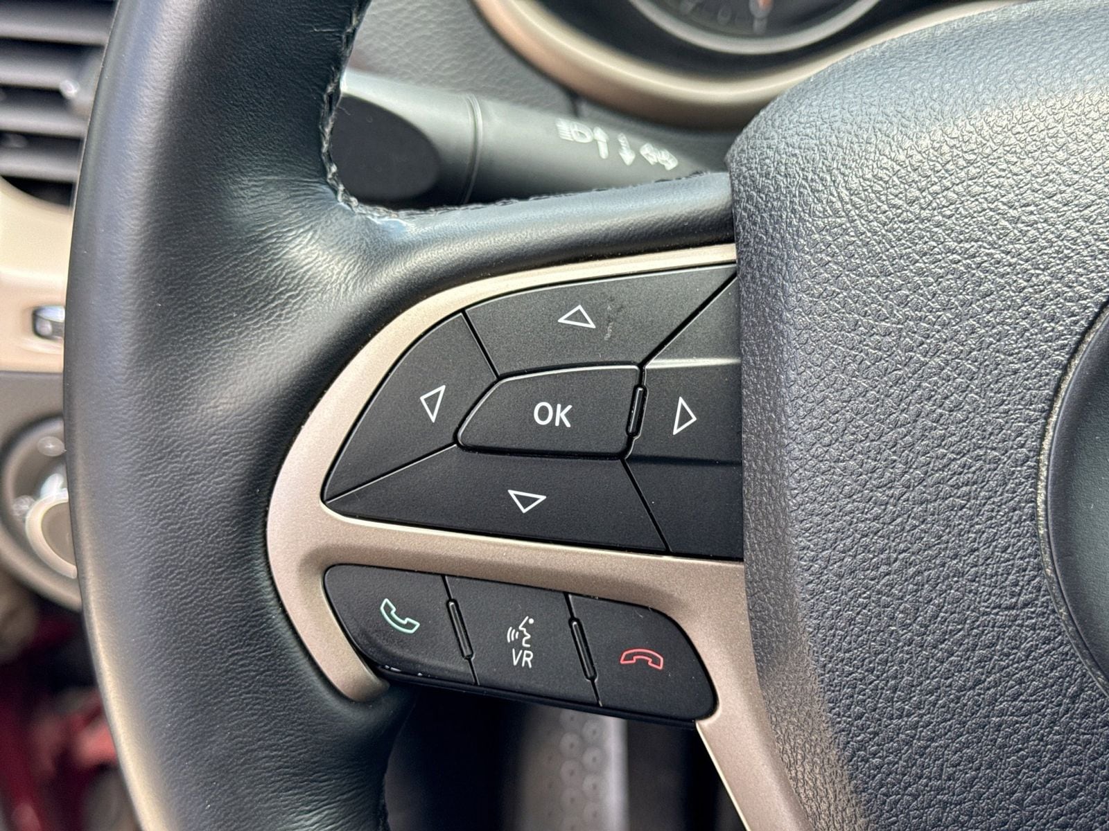 Thumbnail: 2016 Jeep Cherokee - 25