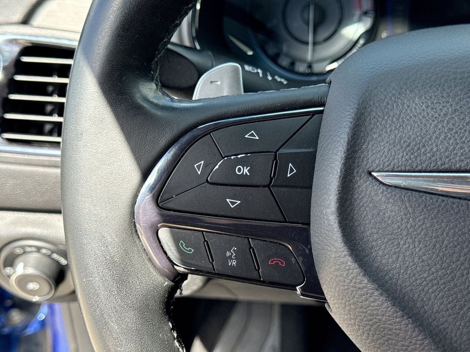 Thumbnail: 2016 Chrysler 200 - 24