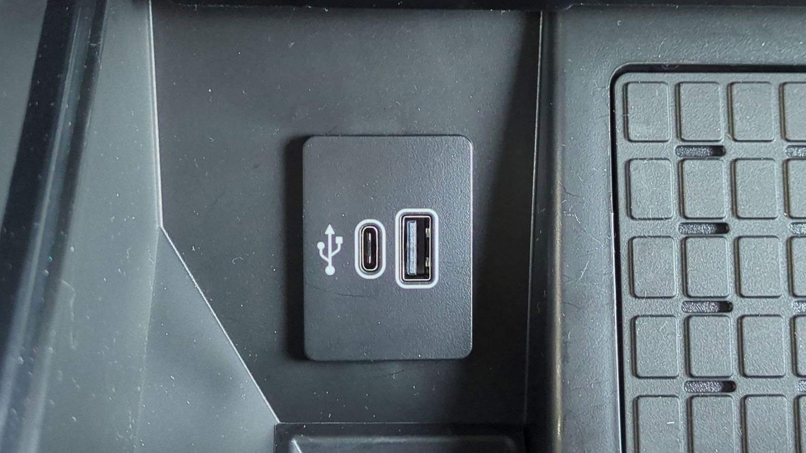 Thumbnail: 2025 Ford F-150 - 32