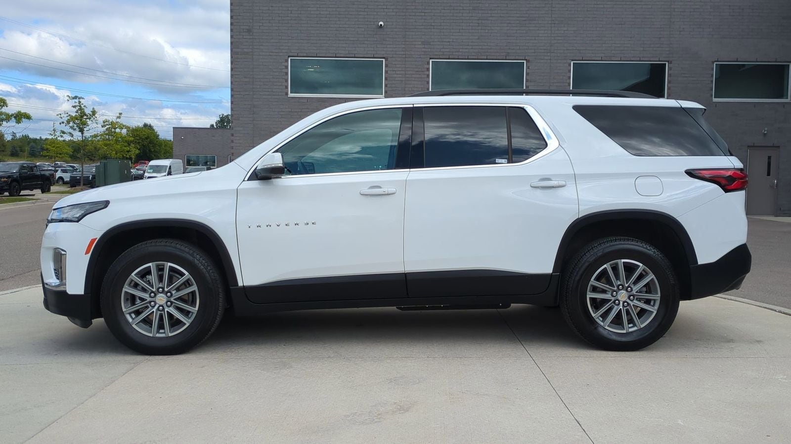 Thumbnail: 2023 Chevrolet Traverse - 3