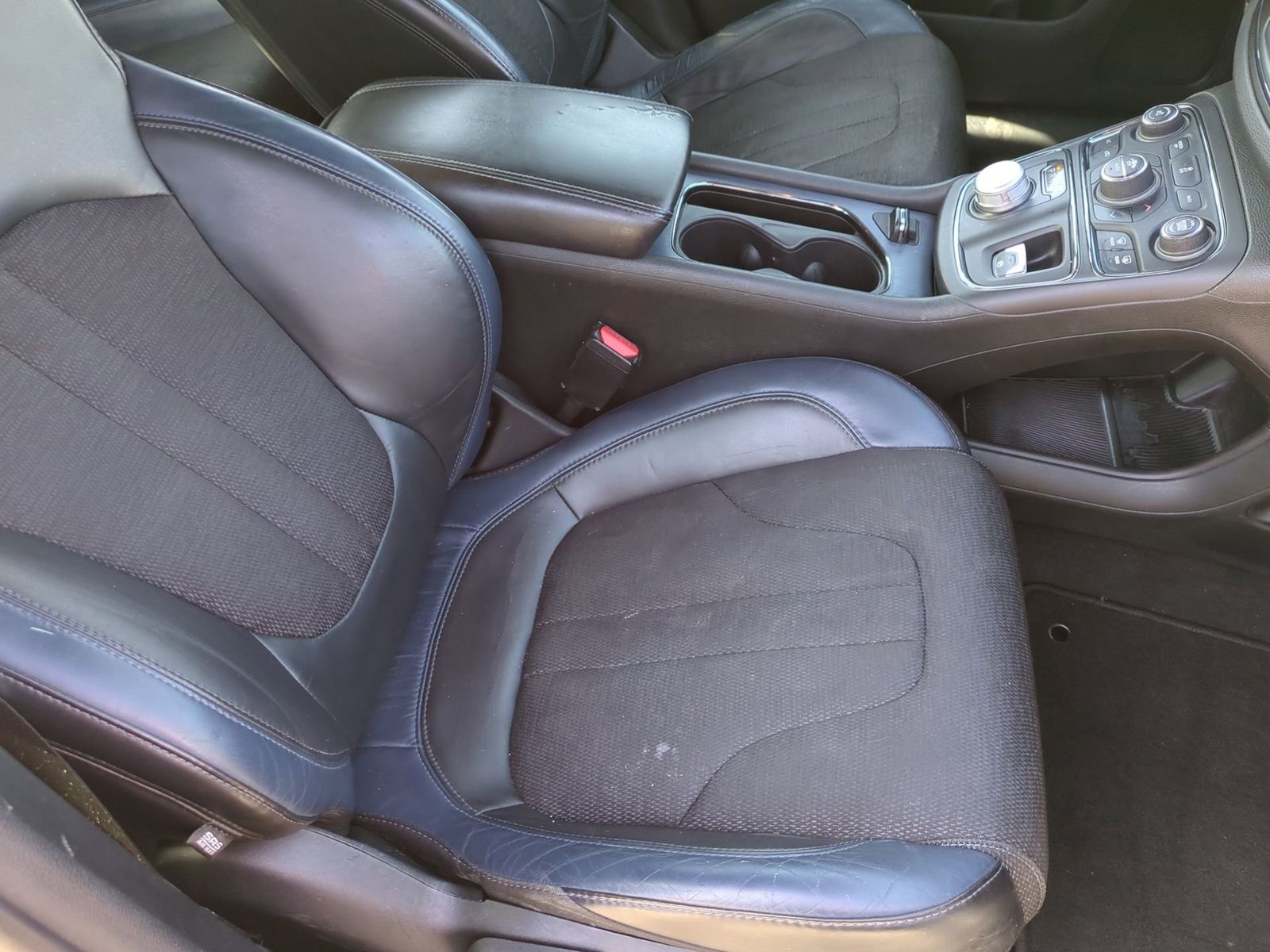 Thumbnail: 2015 Chrysler 200 - 25