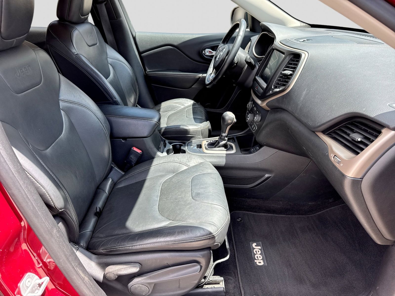 Thumbnail: 2016 Jeep Cherokee - 23