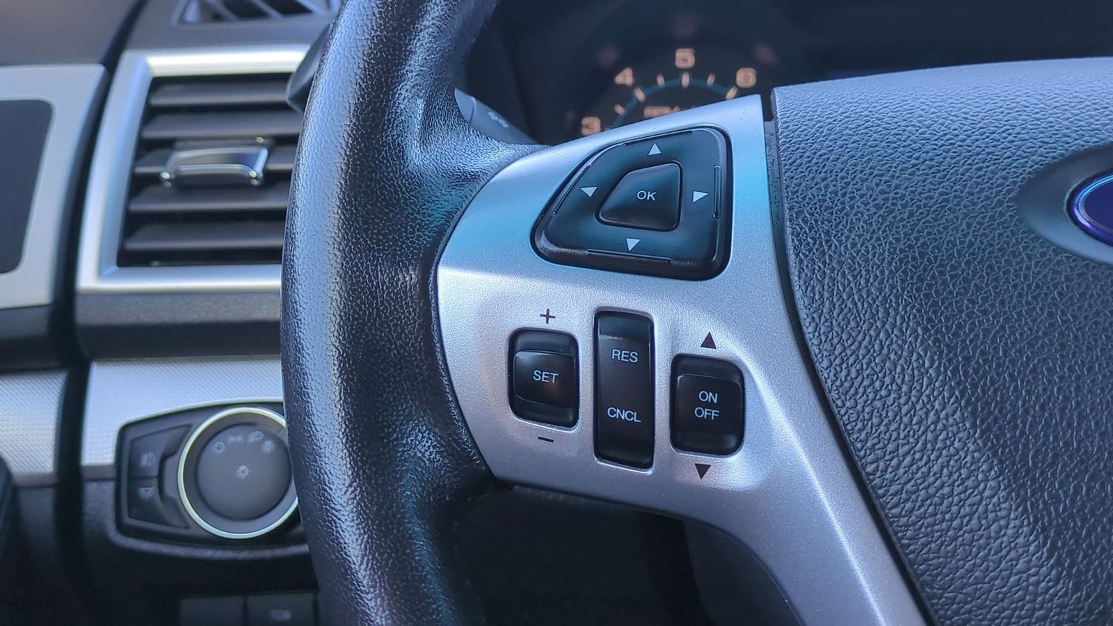 Thumbnail: 2015 Ford Explorer - 21