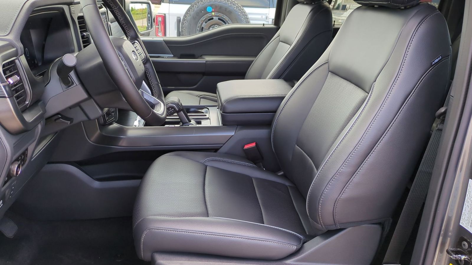 2025 Ford F-150 Lariat 16