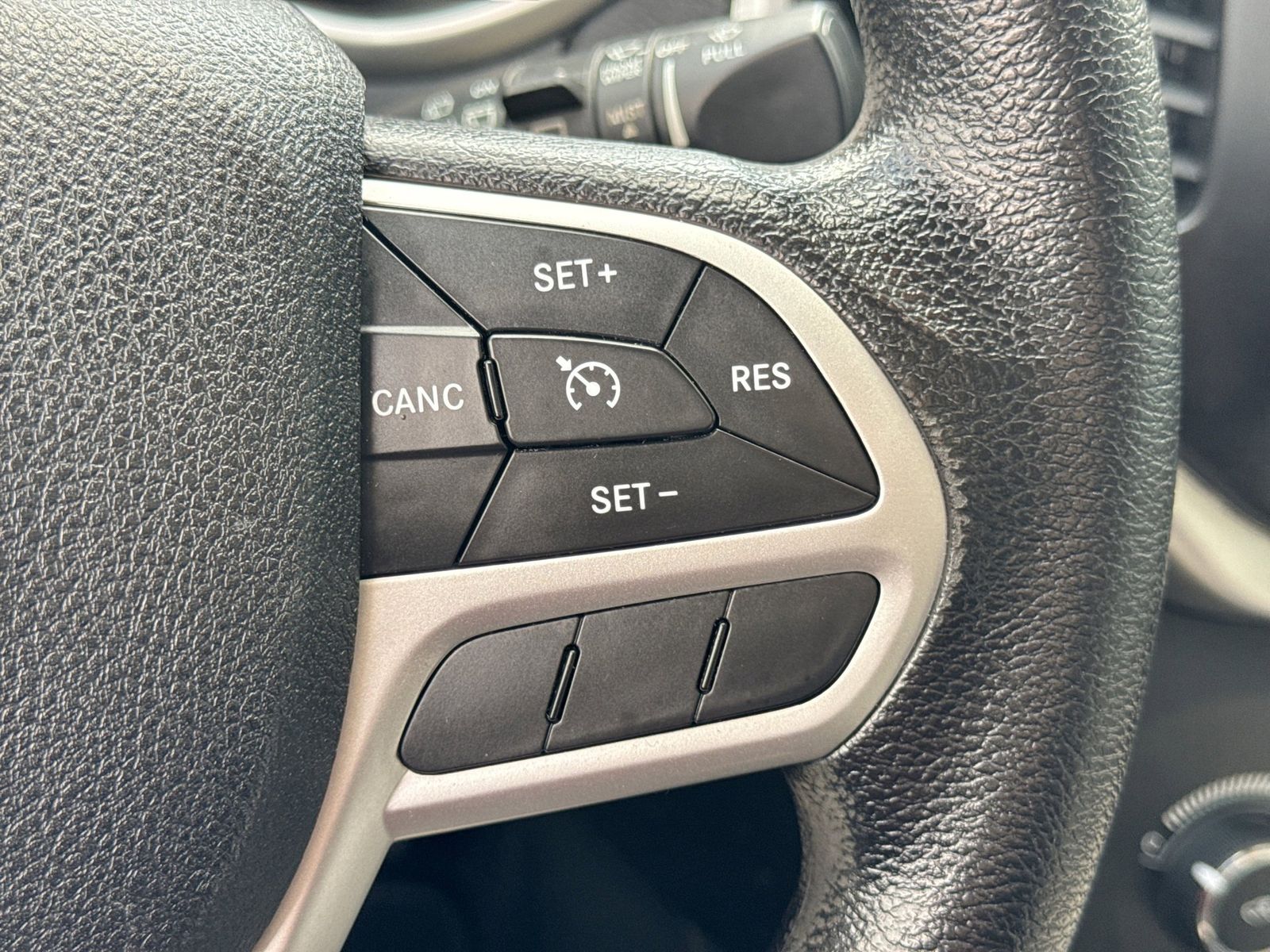 Thumbnail: 2017 Jeep Cherokee - 26