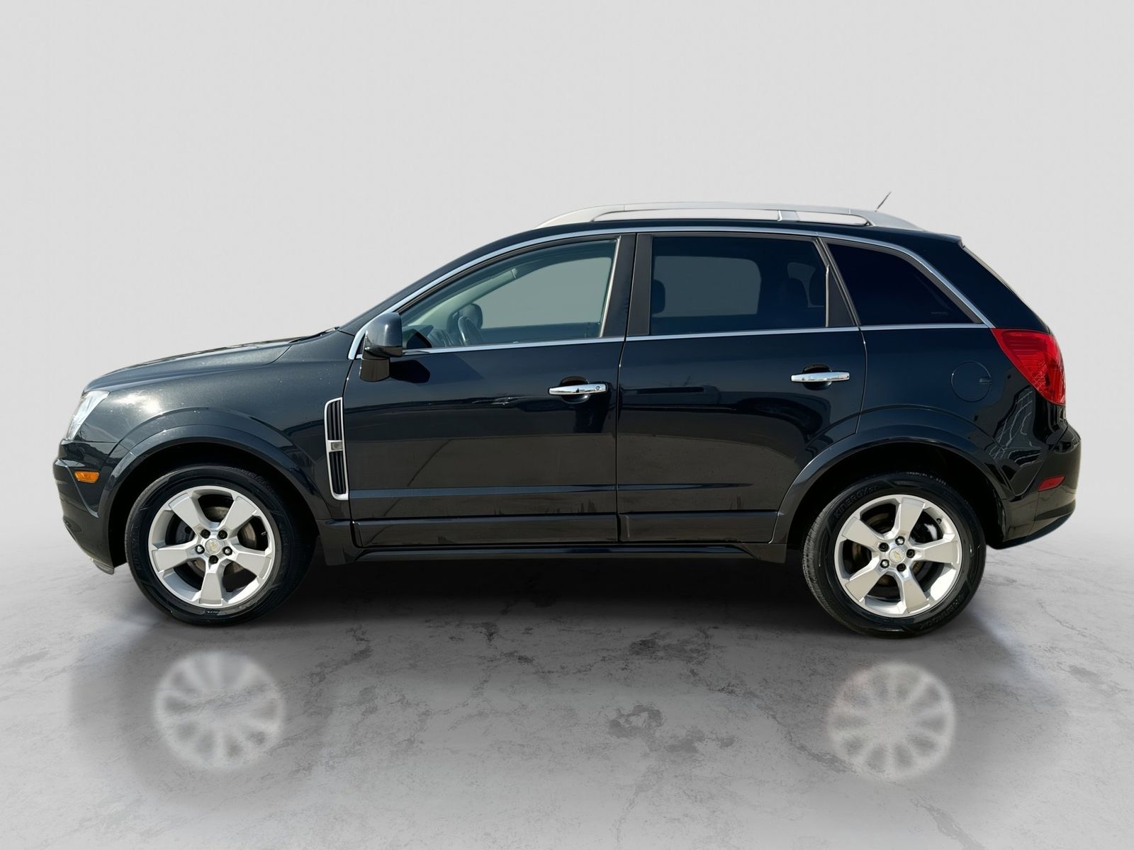 Thumbnail: 2014 Chevrolet Captiva Sport - 3