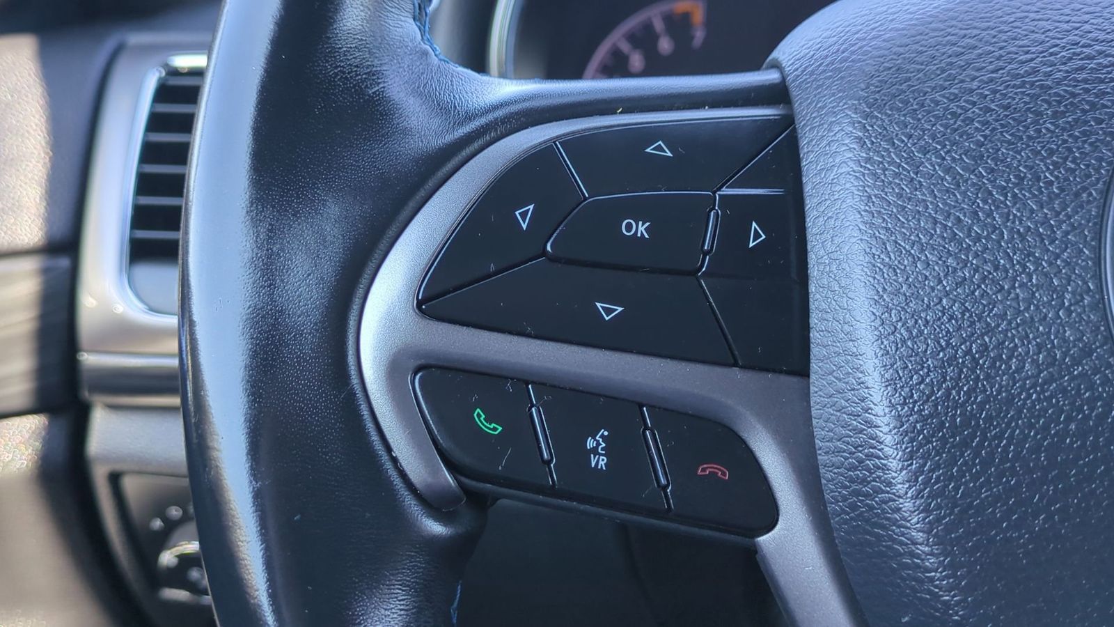 Thumbnail: 2020 Jeep Grand Cherokee - 23