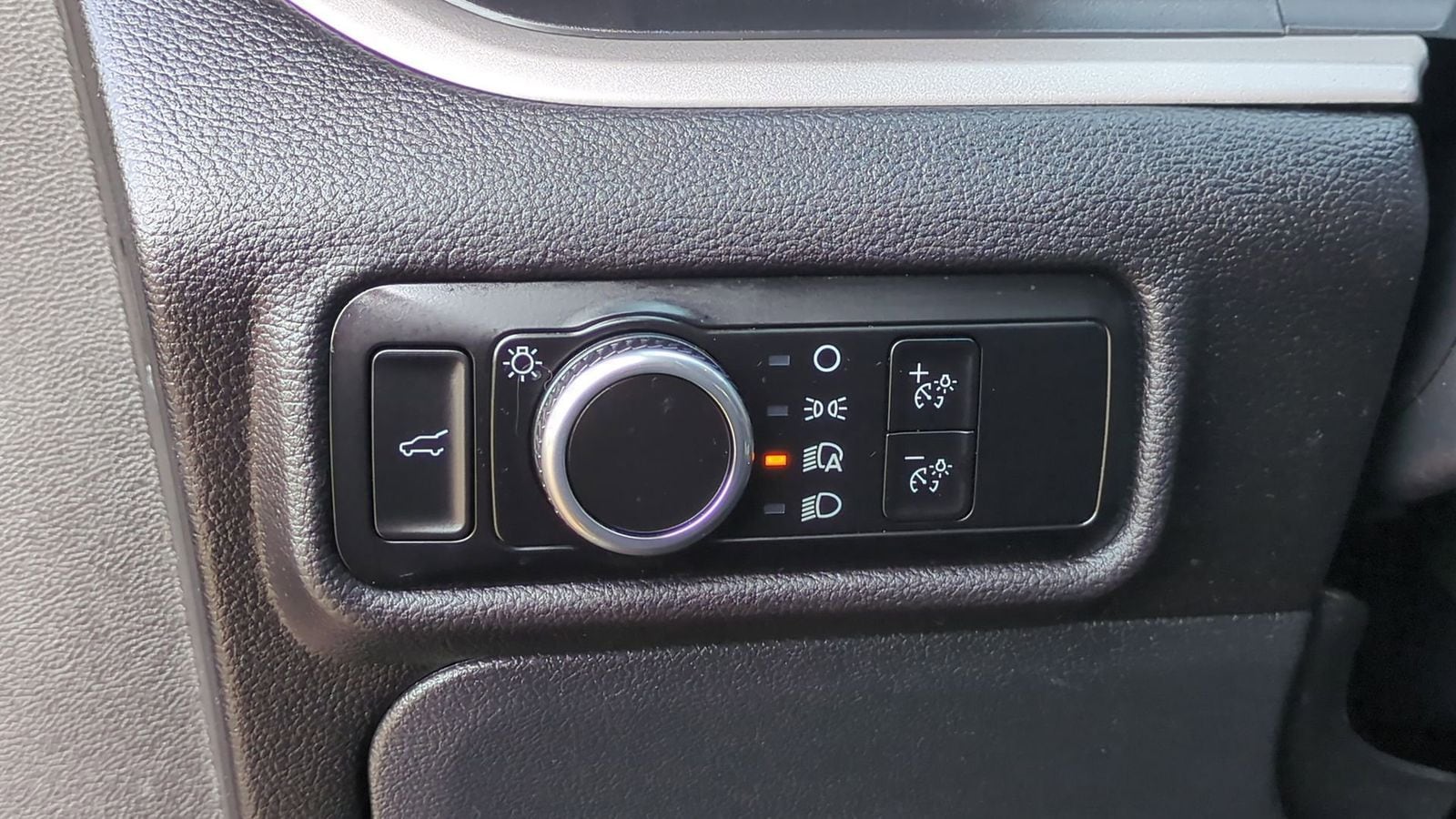 Thumbnail: 2023 Ford Explorer - 17