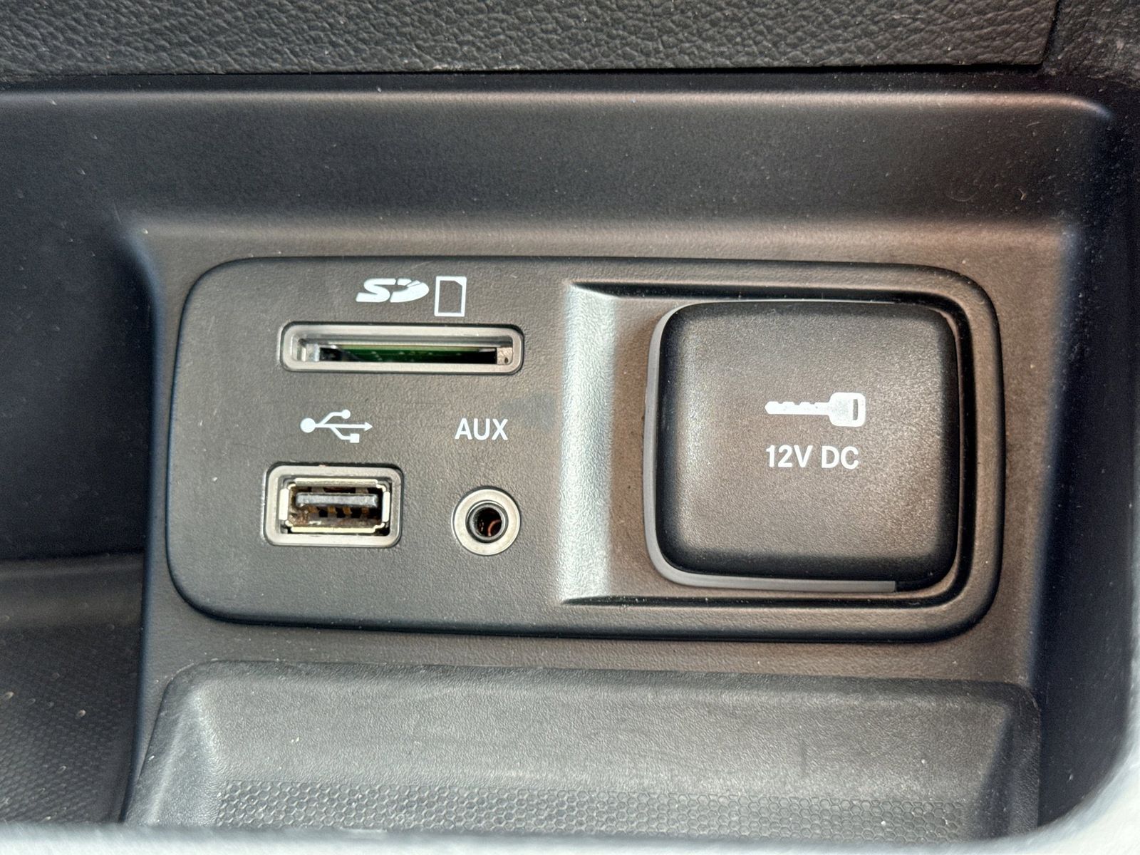 Thumbnail: 2016 Jeep Cherokee - 32