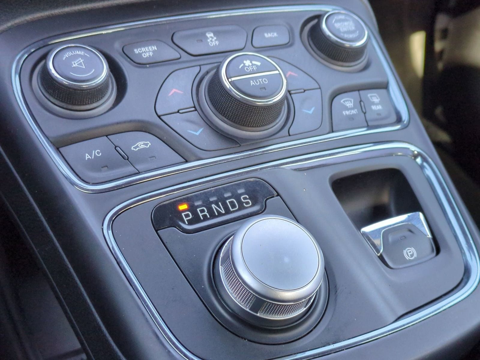 Thumbnail: 2015 Chrysler 200 - 34